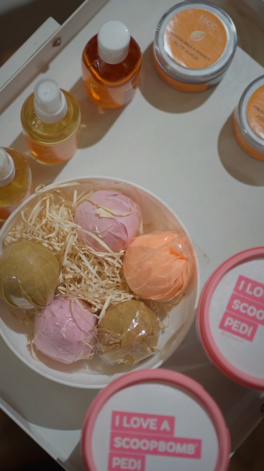 ✨ Experience luxury redefined at The Luxe Ladies Salon & Spa, Vadakara ✨
Where every detail is crafted with care, every smile is genuine, and every client is treated like royalty 👑💆♀️
Because at Luxe, it’s not just about beauty — it’s about how you feel when you walk out 🌸
#TheLuxeSalon #Vadakara #SalonExperience #LadiesSalon #CustomerServiceMatters #BeautyWithCare #KeralaSalons #luxeexperience