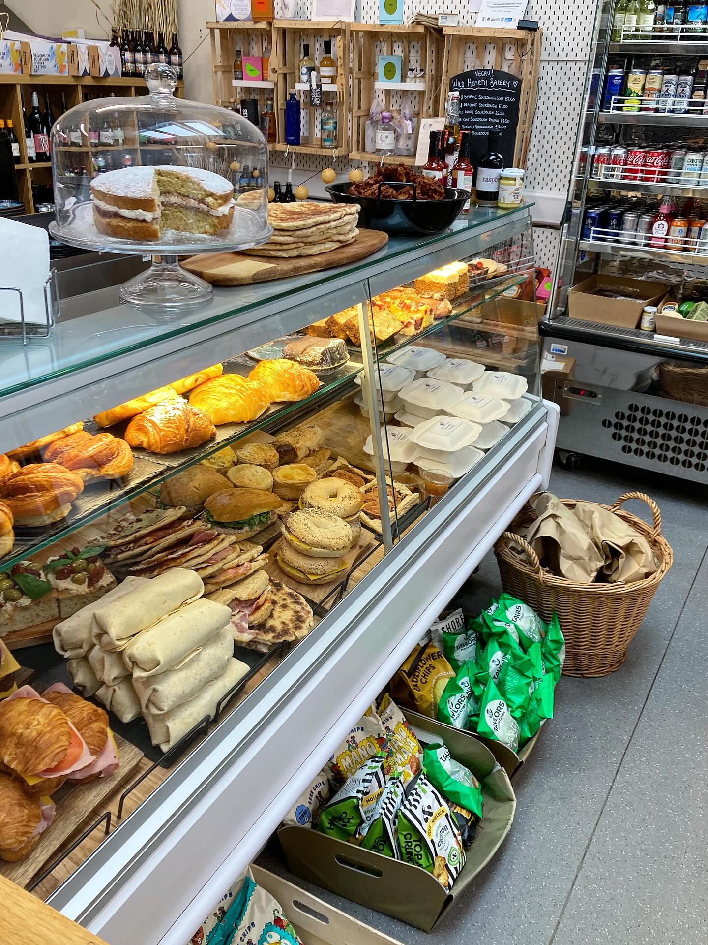 🎉 The weekend has landed 🛬
We are ready for you at Turnip the Beet - come & enjoy some delicious treats whilst relaxing in our lovely seating area & perusing our newly stocked gift shelves or grab some goodies to enjoy at home 🥘
We are open 7 days 9-5 (9-4 Sundays)
See you soon!
🌯🧆🥘🥪🥗🌮🥘
#turnipthebeet #killearn #westhighlandway #forthvalleyfoodanddrink #deli #coffeeshop #giftshop