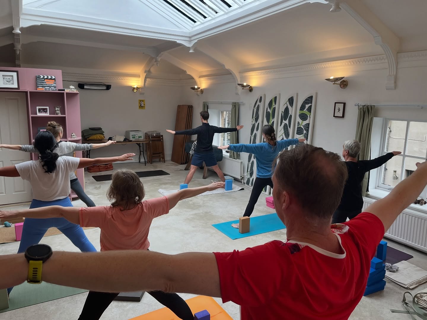 Great to see everyone at my first class @houseoftoad.cic lots of focus on the ‘basic’ level 1 standing postures. See you again next week! 🙃
#utthishthasthiti #standingasanas #utthitahastapadasana #utthitaparsvakonasana #prasaritapadottanasana #janusirsasana #marichyasana1
#bonarhutchisoniyengaryogateacher #certifiedlevel3iyengaryogateacher
#iyengaryoga #iyengaryogauk #yogasarvasya #yogaglasgow