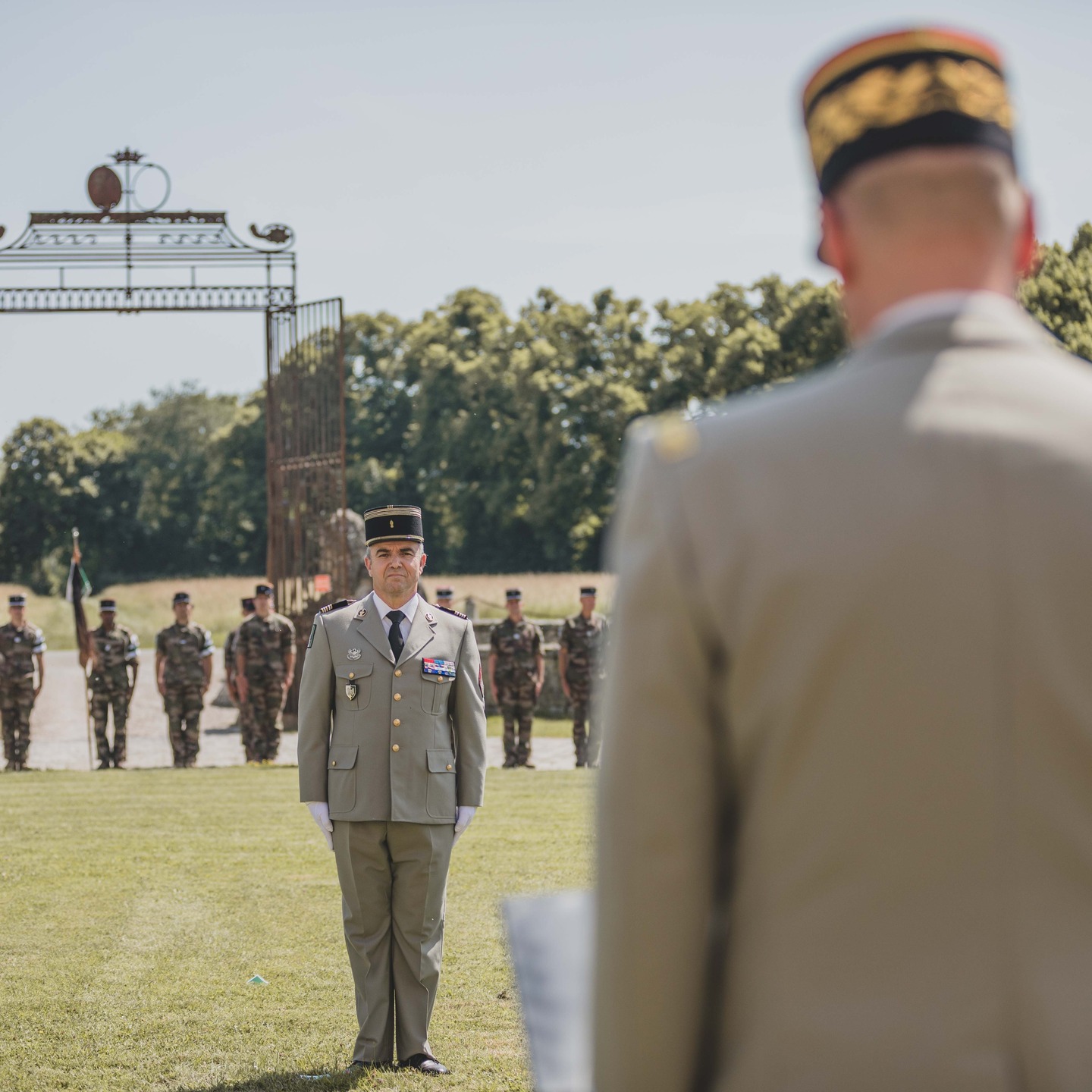 Evénement peu commun au Mesnil-Voysin, une cérémonie de création de bataillon pour nos militaires de l'Essonne.
Une belle mise en valeur de notre vaste cour d'honneur et une organisation au cordeau.