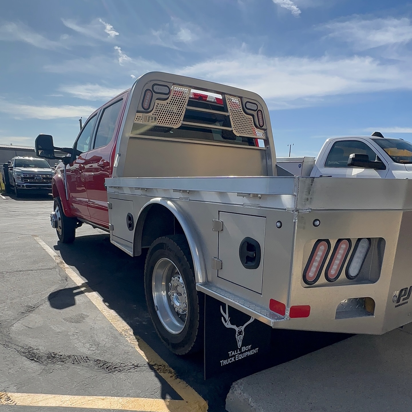 ALGS👏
These beds will never get old:
The PJ Aluminum Skirted bed on this Red F450 is definitely a looker. ⭐️
@pjtruckbeds
#cm #pj #trucks #truck #trucked #flatbed #aluminum #ford #cool #truckupfitter #upgrade #red