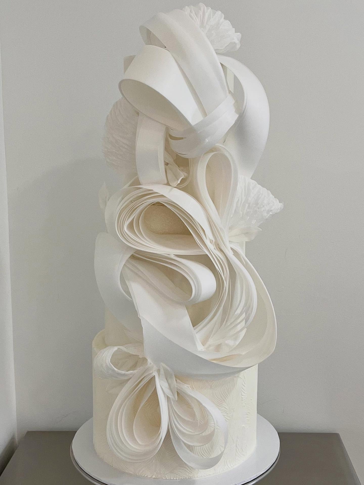 Because your love story deserves a masterpiece as unique and beautiful as your “I do” 🤍
Discover my new wedding cake collection designed to celebrate your most precious day with elegance, emotion, and unforgettable flavor
💫 Let’s create your dream cake together
#wedding #weddingcake #cakedesign #pastry