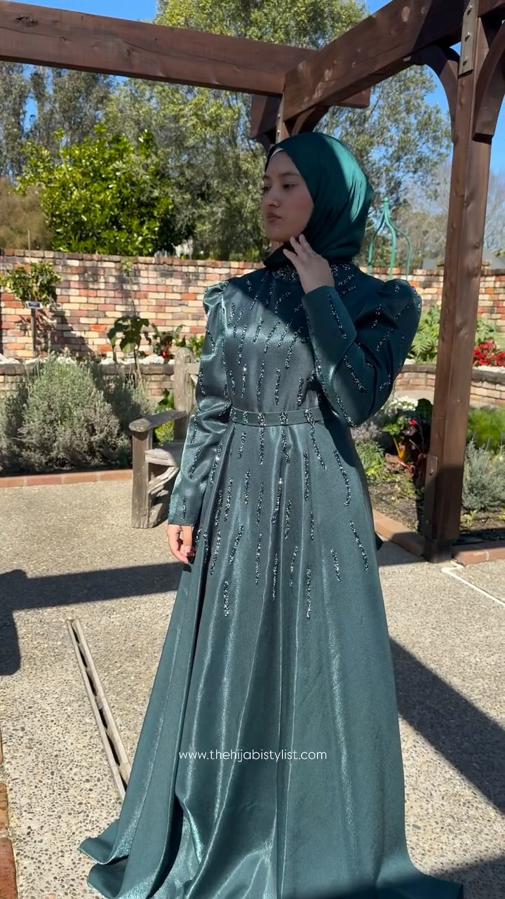 The Diana Gown ✨
Available in-store:
541 Massey Rd, Mangere - rear building
& online
www.thehijabistylist.com
#modestfashion #muslimah #fyp #hijabi #ootd #modesty #hijabtutorial #hijabers #hijab #hijabinspiration #dress #dresses #partywear #greendress #explorepage #hijablook #hijabinspiration #muslimahfashion