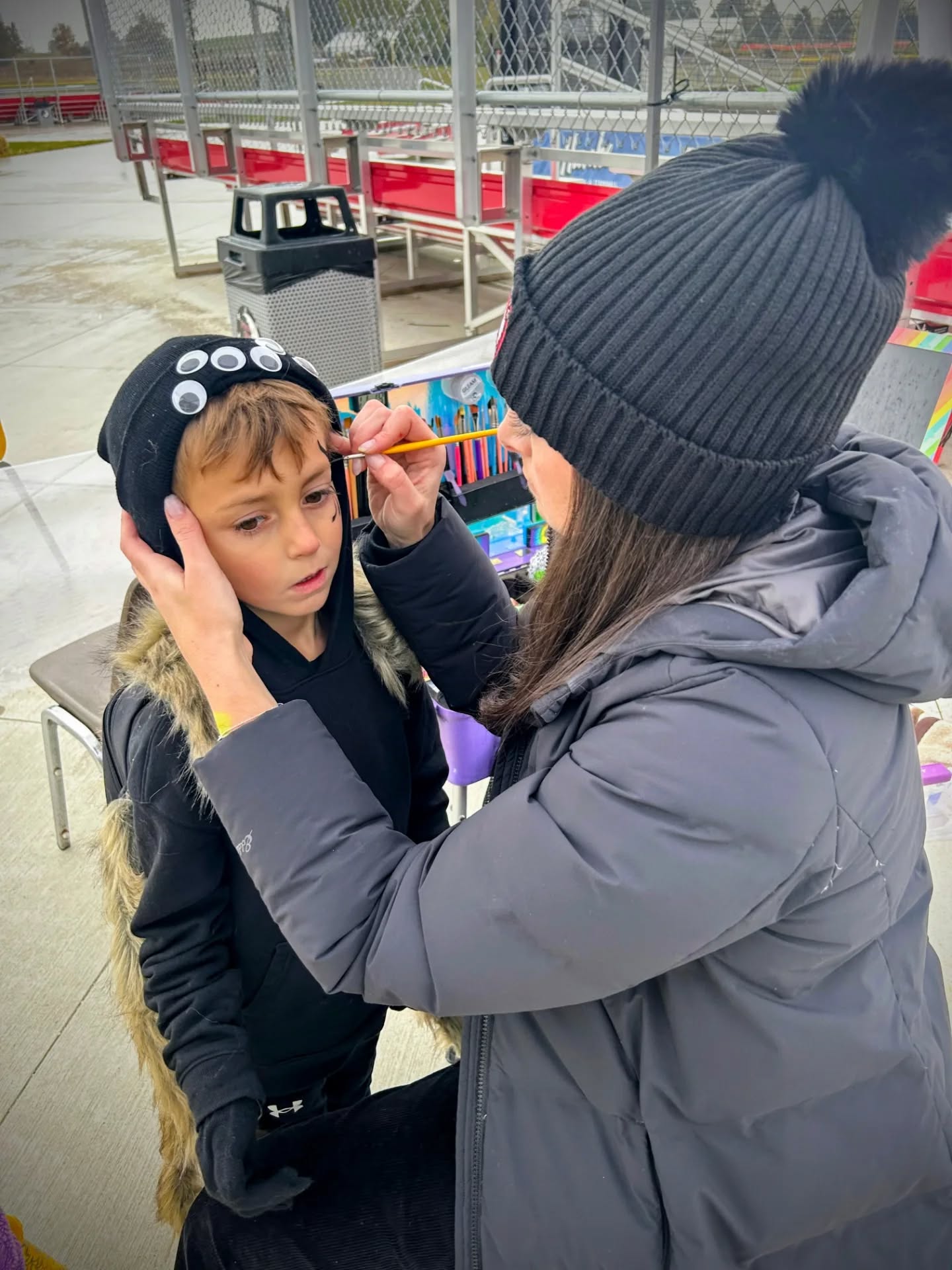 β¨πΈ FACEPAINT IN ACTION πΈβ¨
Caught mid-paint at Trail of Treats β spooky smiles, rainy skies, and so much joy! π·οΈπ§‘
Itβs messy, magical, and my absolute favorite kind of work β¨
#ColorPopFacepaint #FacePainterLife #WIEvents #HalloweenVibes #TrailOfTreats
