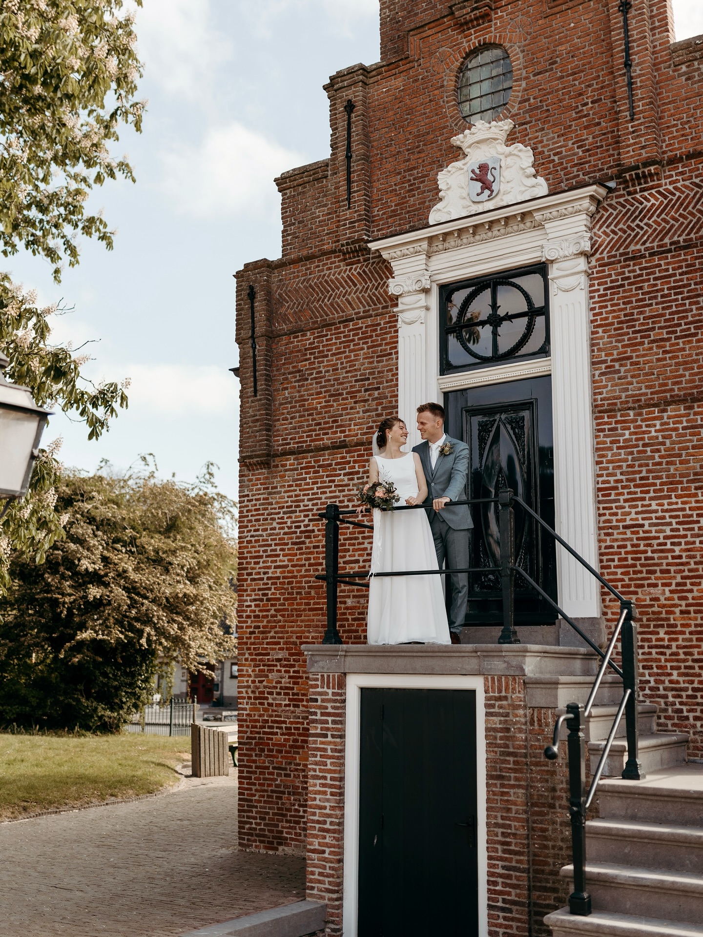 De laatste dagen voor mijn verlof begint! โจ
Wat een drukke weken waren het, vol bruiloften om af te leveren, shoots te fotograferen en alles netjes op tijd klaar te krijgen. Ik heb echt lopen doorbikkelen, maar veel klanten blij gemaakt!
Vandaag nog de laatste puntjes op de i zetten, en danโฆ rust en genieten van een nieuw hoofdstuk dat bijna begint. ๐