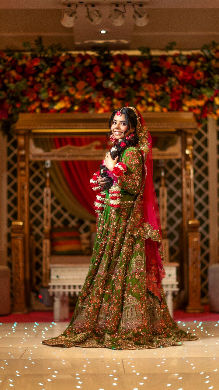 "Nida's mehndi trailer"
Photography @creativecapturesuk
Cinematography @creativecapturesuk
Hair and Makeup @farhanarahat
Stage and decor @diamondevents_uk
Performance @saharamusicuk
#photography #igers #photooftheday #picoftheday #photographylife #photographs #instareels #instagood #instadaily #bridalmakeup #bridaldress #bridalinspiration #weddingphotography #weddingcinematography #pakistanibride #pakistanistreetstyle #2024 #bride #groom #pakistanifashion #mehndi #weddingmakeup #jewellery #portait #couple #wedding #reels #mehndi
