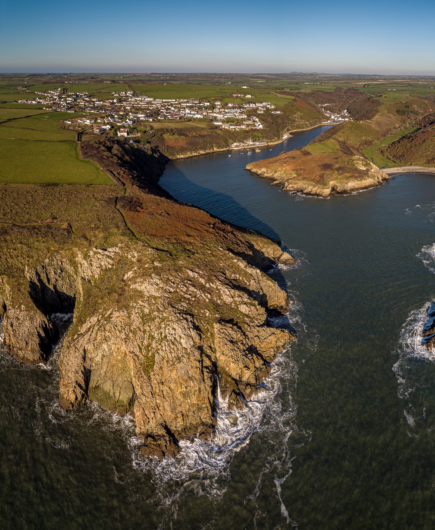 📍Solva
@visitpembrokeshire
#visitpembrokeshire #walescoastpath #igerspembrokeshire #discovercymru #wales #igerscymru #visitwales #thewalescollective #drone #djiglobal #dronestagram #dronephotography #drones #fromwhereidrone #dronelife #aerialview #aerialphotography #dronedaily #dronepic #dronefly #droneoftheday #dronephoto #visualsofbritain #leagueoflenses #country_features #exploretocreate
#optoutside #panoramic #aerialpanorama
