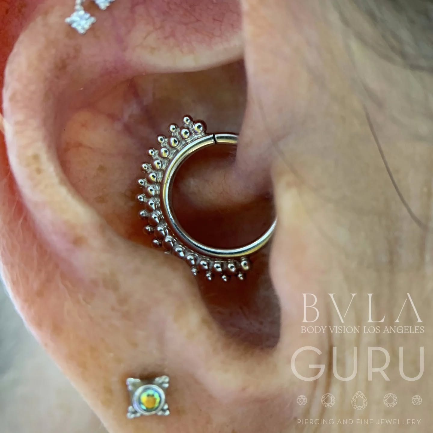 ✨ Fresh ear styling magic ✨
We absolutely loved doing this little combo! The daith features a stunning 14kt solid white gold “Kolo” seam ring by @bvla perfectly paired with a 14kt solid white gold “Cascade” by @buddhajewelryofficial in the flat. Textures and sparkles will always be our favourite duo!! 💎
Pierced by Franki 💜
We have availability for piercings this weekend! Get in contact with us to book a slot now! 📢
•
•
•
•
•
•
•
•
•
•
•
•
•
•
•
•
#ukapp #safepiercinguk #newpiercing #earpiercing #piercing #brighton #brightonpiercer #beautiful #piercingjewelry #buddhajewelry #earcuration #curatedear #highquality #shopsmall #shopindependent #northlaines
#smallbuissness #solidgold #flatpiercing #daithpiercing #14kt #bvlalove #whitegold #instagood #northlaines #ukappmember