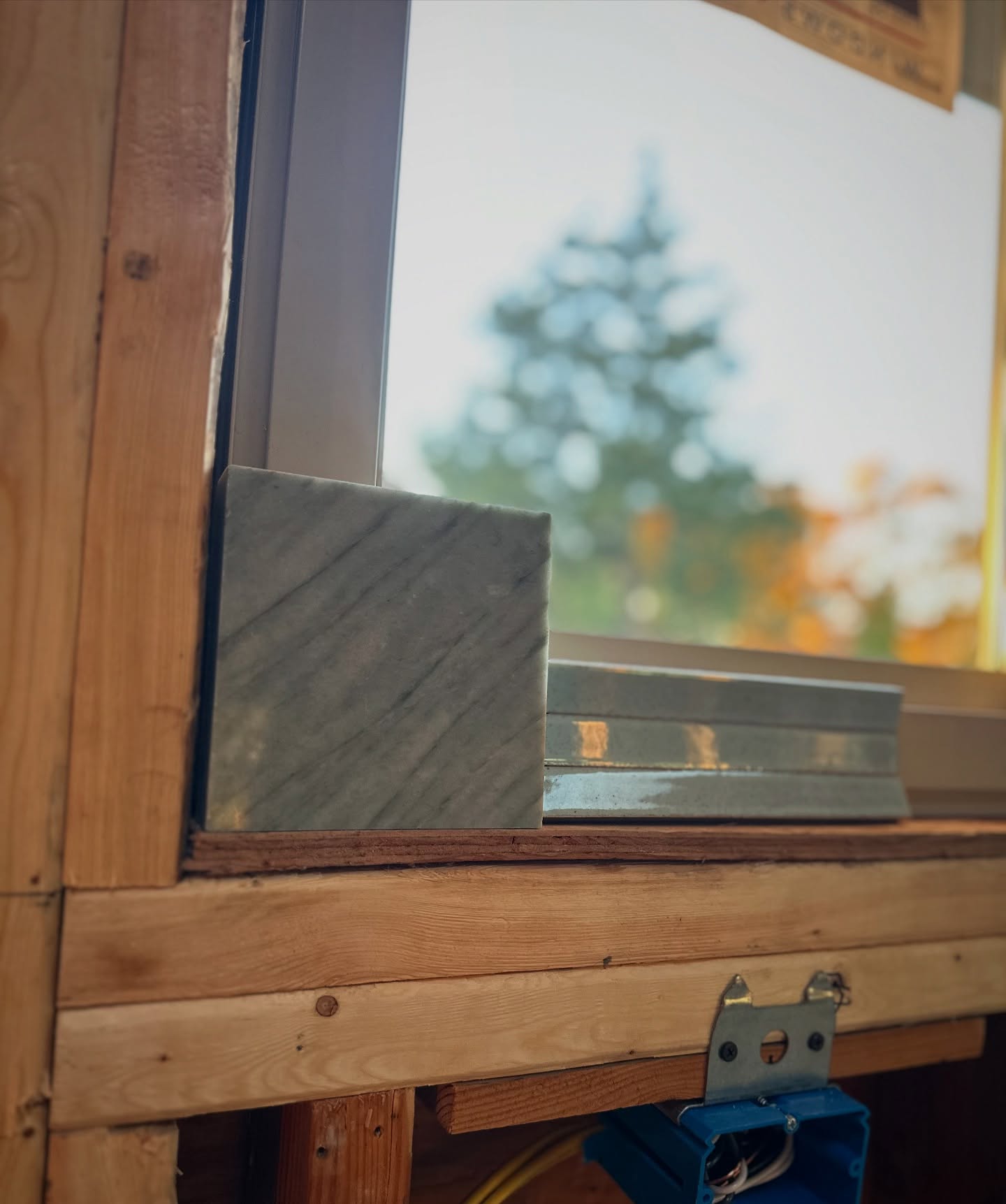 Oooo it’s about to come together! Beautiful blue-green quartzite selected for the kitchen countertop, paired with speckle glazed slim rectangular tiles from Japan for the backsplash.
