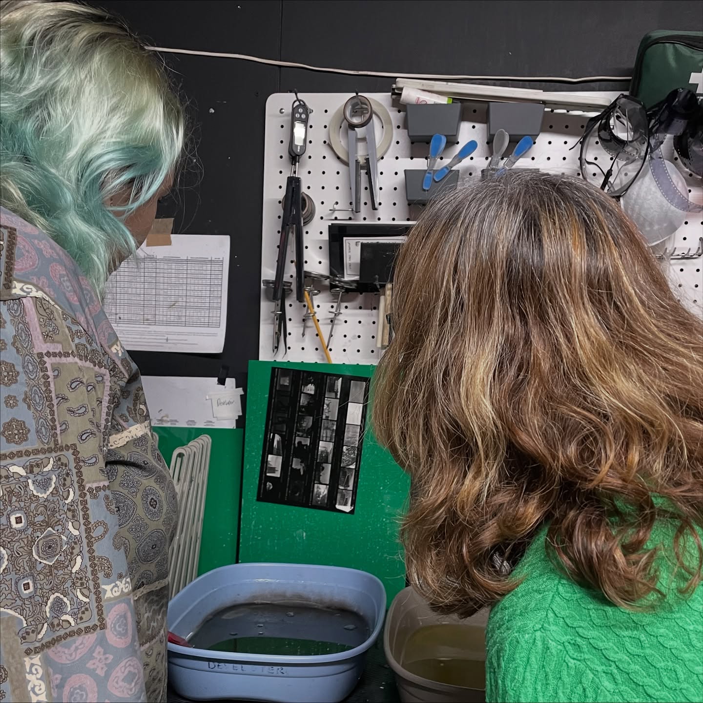 Absolutely beautiful morning with Caroline & Charlotte yesterday morning ~ printing up from the 35mm negatives we created a couple of weeks ago. 🎞️ 📷