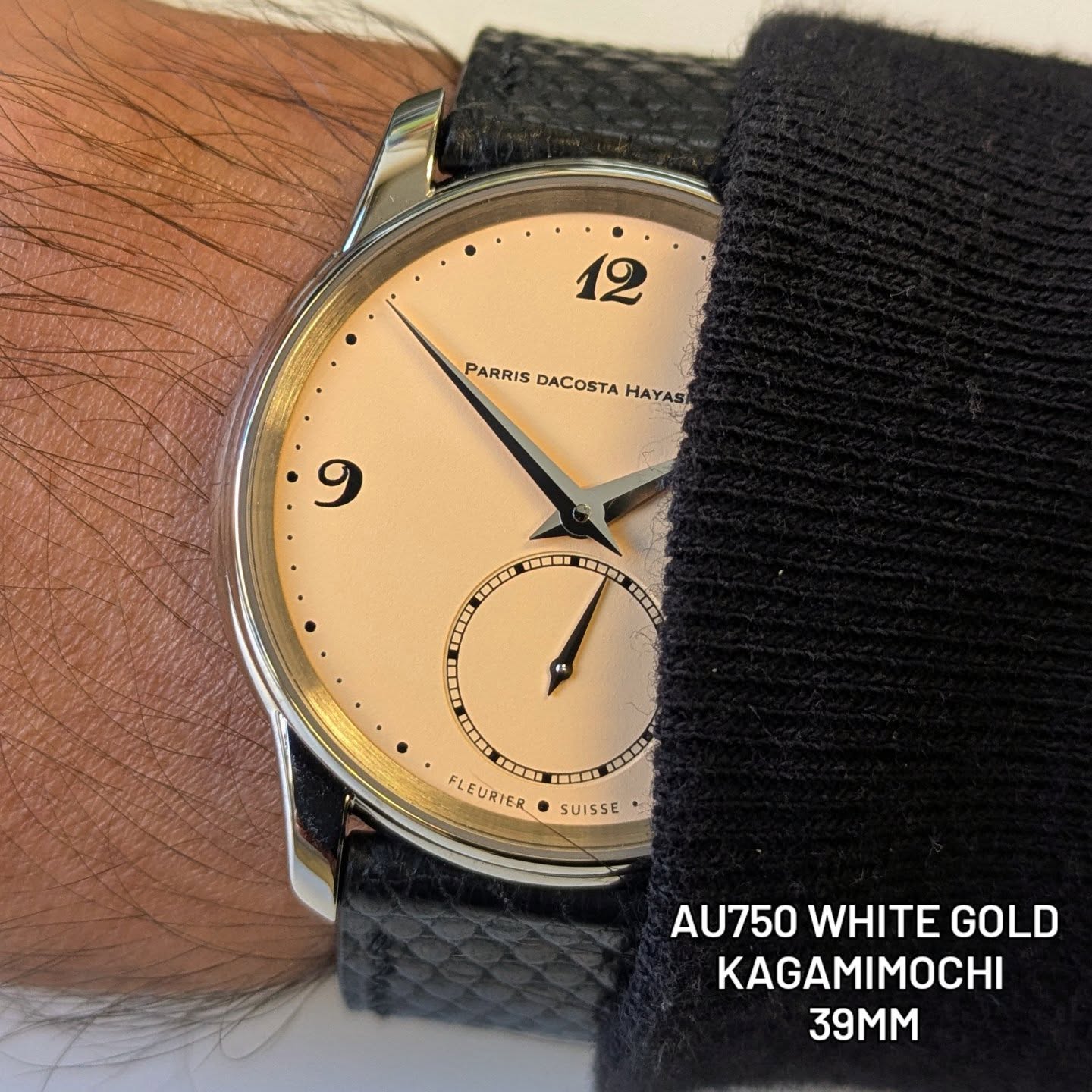 It's an everyday dress watch. 18k white gold case manufactured in Switzerland by #lafabriquedutempslouisvuitton
Salmon pink dial by @metalem_sa
Black lizard strap.
#parrisdacostahayashima #kagamimochi #parrisdacostahayashima #pdch