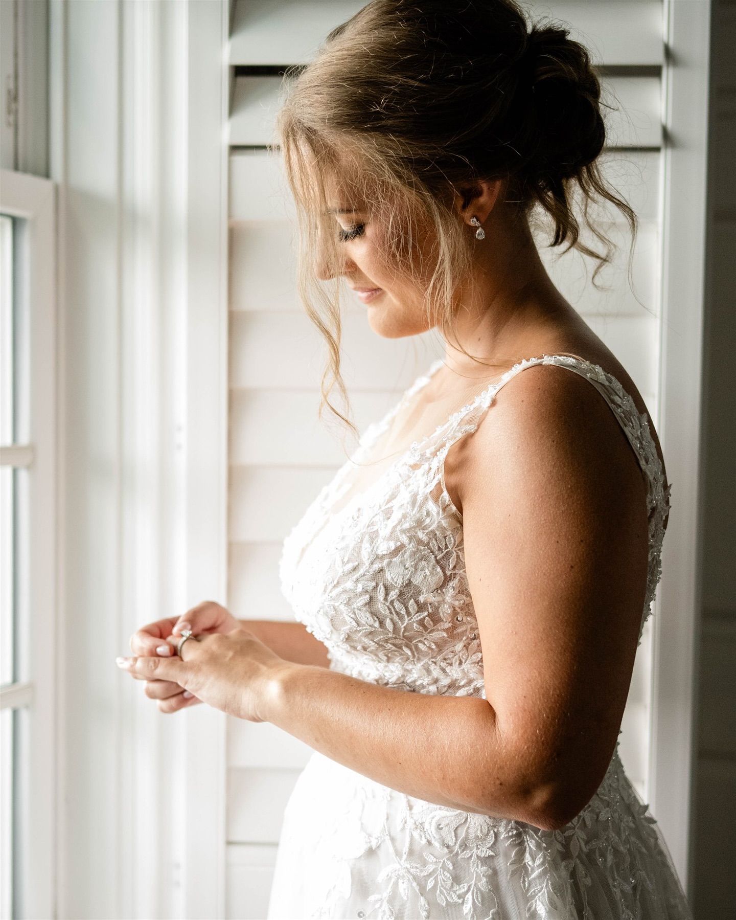 •••• The day that it rained… and, we had an inside wedding and it was beautiful! The most important of things is versatile options. Having a team that can flip at a minute’s notice !!! Always get you a planner team, a venue coordinator - a defined seasoned team that will know how to handle situations and also be ready to deliver beautiful images your clients will cherish because they are the why of how they chose you! Brit and Dave had the most amazing micro wedding at @beaufort_weddings - no matter the weather- we broke through and made a lovely day for our couple!
Vendors:
Catering: Beaufort Hotel(Amanda Lewis 💕)
Planner - @downtoido
Hair - #Brandiholiday
MUA -@snowdropbeautycollective
Entertainment - #BradJones
Baker: @cakesbybeckync