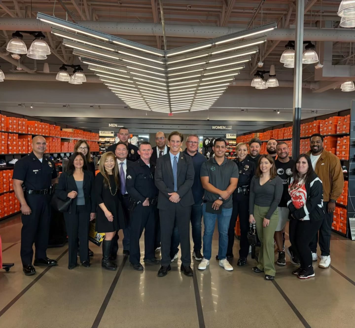 Today with DA Hochman @ladaoffice and the @nike Management Team, CSPB team was recognized and thanked for our great partnership with Nike. Nike retail locations have experienced a dramatic decrease in thefts due to our joint efforts. DA Hochman highlighted our outstanding teamwork and expressed his support to prosecute cases for repeat offenders.
Working closely with business owners helps to keep the whole community safer and we appreciate the opportunities to continue to grow these connections.