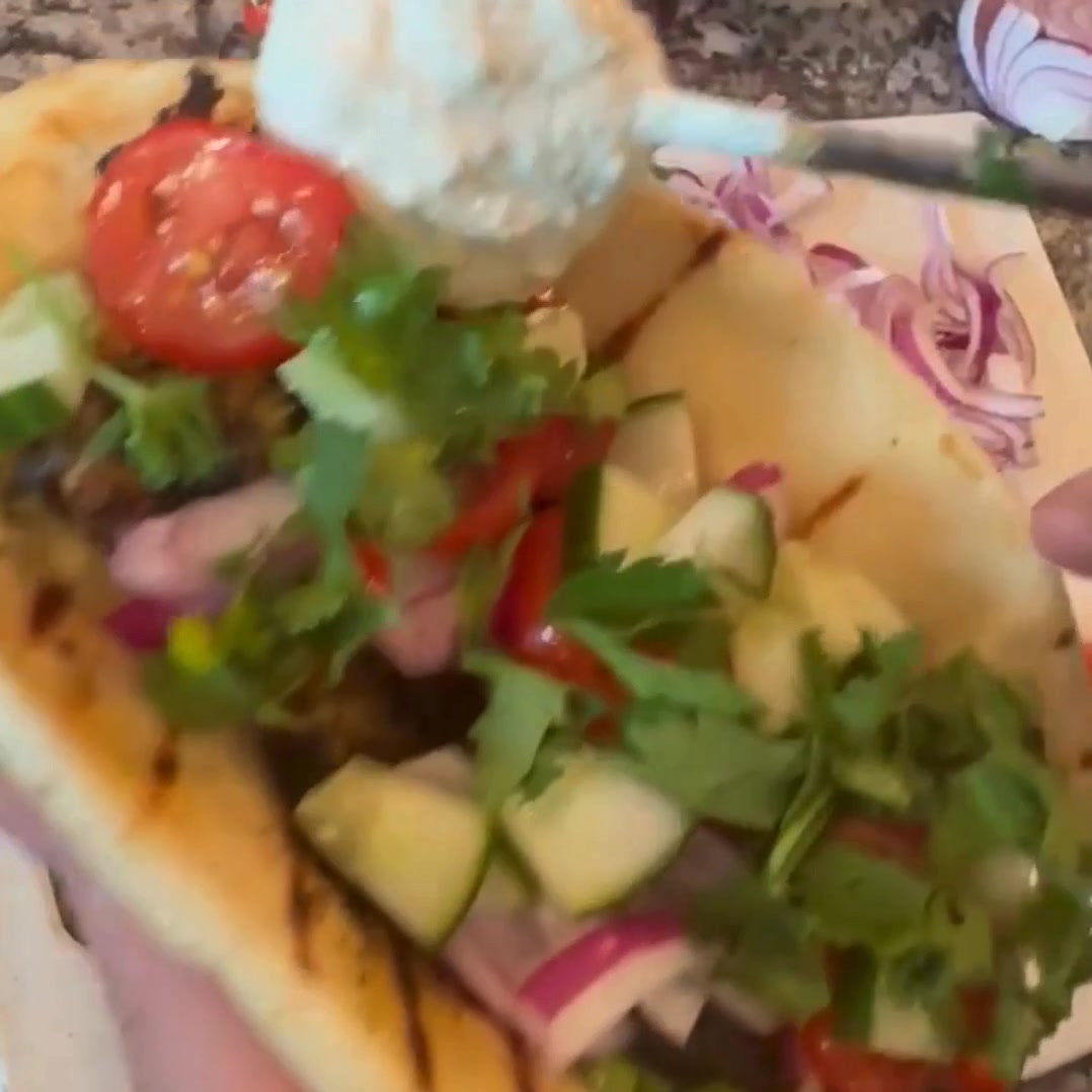 The best part — building it.
Sauce, crunch, heat, repeat.
Everyone’s got their go-to combo… what’s yours? 👇
#triplesmoke #fromfiretotable #cookwithfire #realwoodsmoked