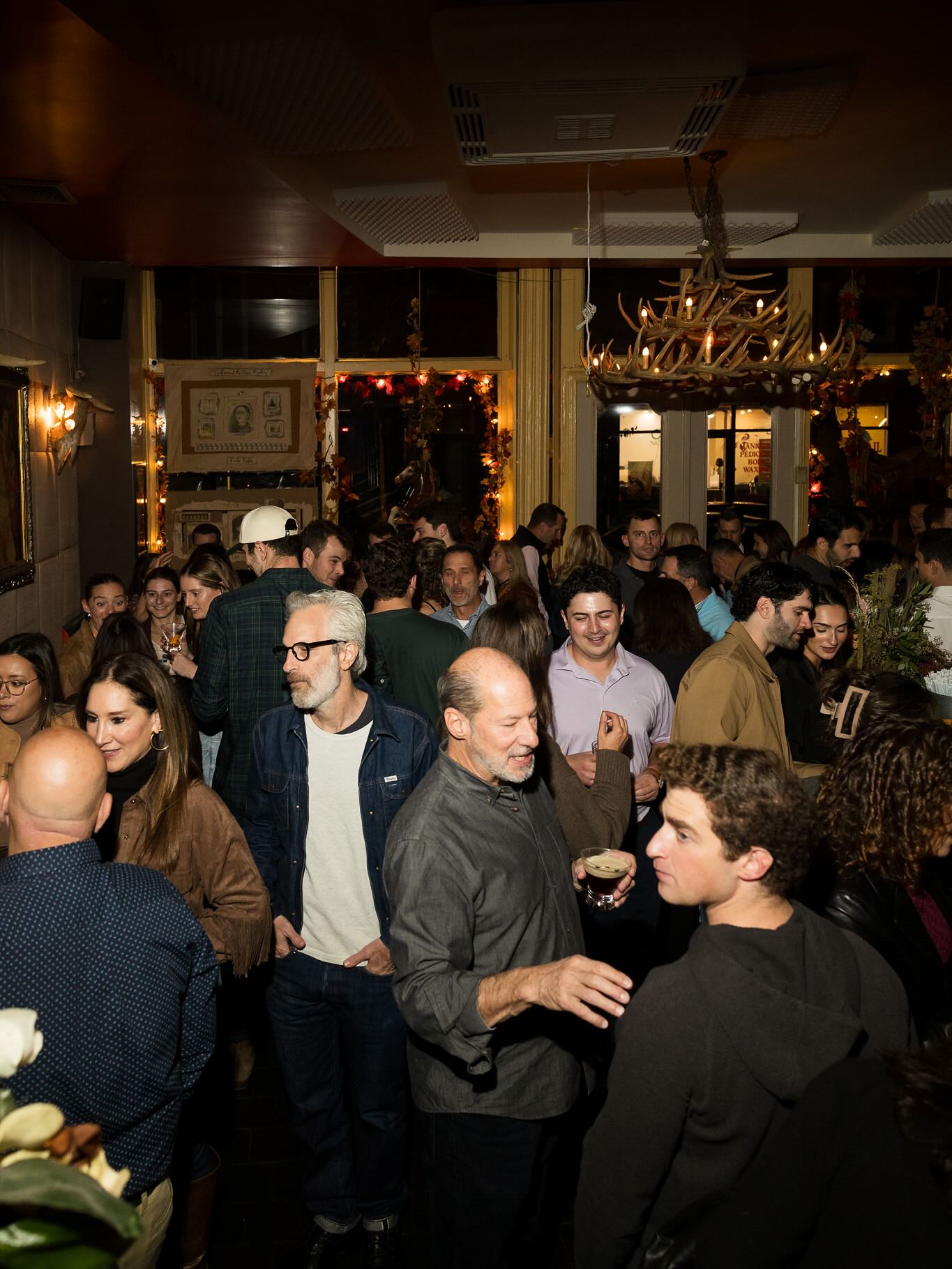 When @fivespringsbourbon told us they wanted to have a party to celebrate the brand’s launch into the New York market (not only a meaningful moment for them personally, but a milestone for any new spirit as it expands state-by-state across the U.S.) — they meant it.
Nearly 250 guests filled Cowgirl bar and restaurant in the West Village 🤠 Five Springs cocktails flowed as mother-daughter duo behind the brand—Lisa and Kayla Derman—welcomed their guests: a full house of media, industry professionals, friends, family, and fans.
Together, the crew raised a glass to Five Springs Infused Bourbon: honoring bourbon tradition while celebrating the spirit’s flavor, rich character, and enduring appeal 💃✨🥃
P.S. Got ZERO pics of the AHC crew, so a selfie from the day’s prep for good measure 😂😉💕