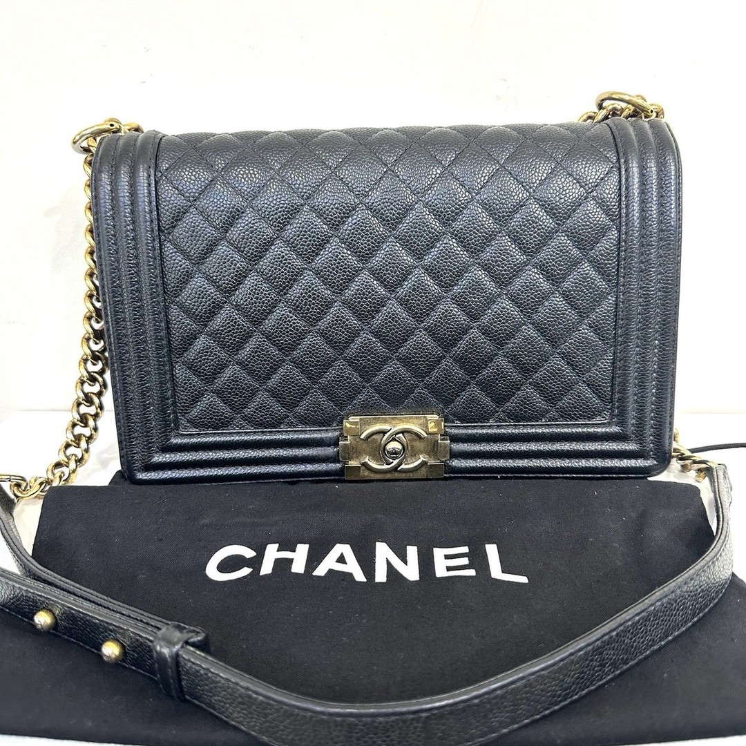 Only $2999. Elevate your style with the CHANEL Medium Boy Bag in classic black lambskin caviar leather, featuring stunning gold hardware and a chic chain strap. Timeless elegance in every detail! โจ๐ #ChanelBoyBag #LuxuryStyle #FashionIcon #ClassicChanel #DesignerBag
https://ebay.us/m/dZcg4A