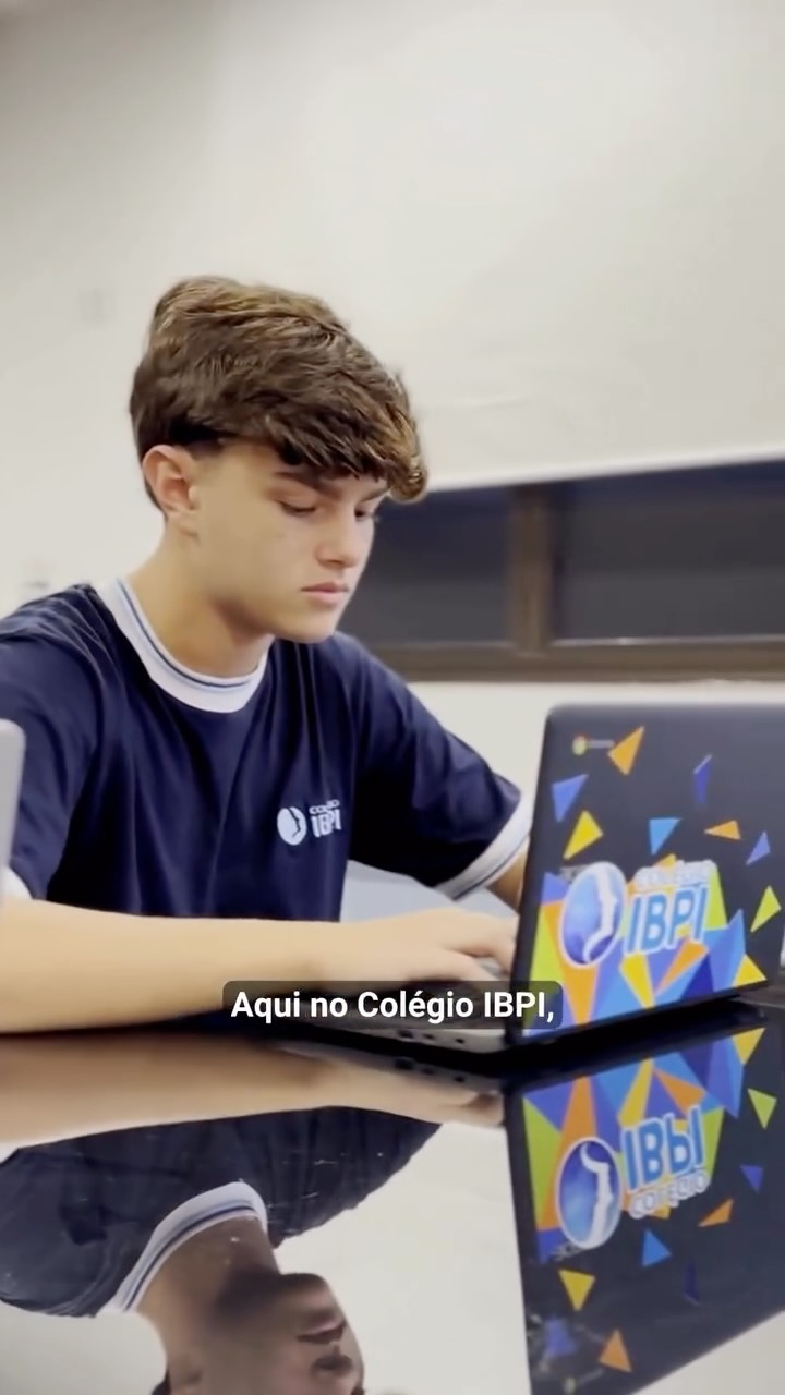Como pais, sabemos que cada salto traz expectativas e ansiedades. “Meu filho vai se adaptar ao Fund 2?” “Ele estará preparado para os desafios do Ensino Médio e do mundo?”
É por isso que no Colégio IBPI, há 40 anos, aperfeiçoamos a arte de unir o melhor dos dois mundos:
1. O acolhimento que dá segurança e torna a transição para o Fundamental II uma descoberta empolgante.
2. A inovação que fomenta a autonomia e prepara o aluno do Ensino Médio para o vestibular e, mais importante, para a vida.
Nossa educação é humanizada. Vemos cada estudante como único, incentivando o aprendizado como um ato de criação, não de mera repetição.
As matrículas para o Ensino Fundamental II e Ensino Médio Bilíngue 2026 estão abertas.
Agende uma visita e descubra como cuidamos de cada etapa dessa jornada. Clique no link da nossa bio e fale conosco!