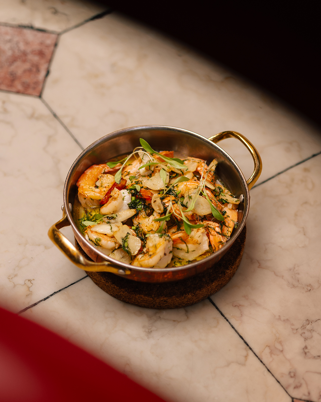Gambas al Ajillo. Para partilhar e saborear em boa companhia. Bom apetite.
--
Prawns al Ajillo. To share and enjoy in good company. Enjoy your meal.
