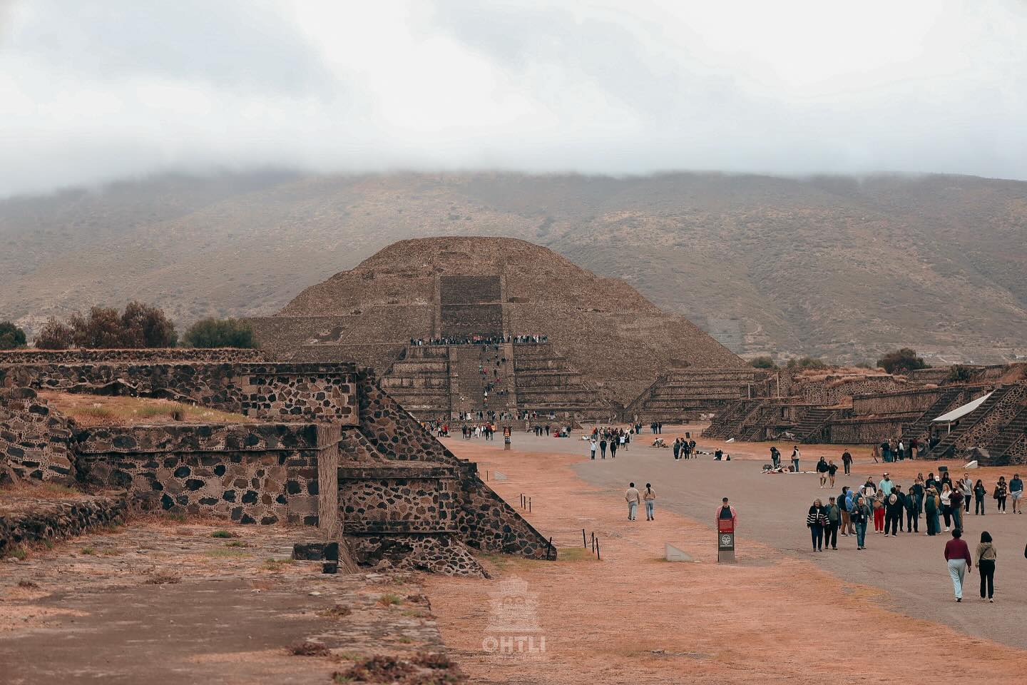 Te deseamos un excelente inicio de semana desde la ciudad mesoamericana más visitada de México, la hermosa #Teotihuacan 😍
Fotografía: 📸 @arturoaqualungo
#guiasdeturistasmexico #guiasdeturismo #guiascertificados #guiadeturistas #guiadeturistas #touristguide #mexico #visitmexico