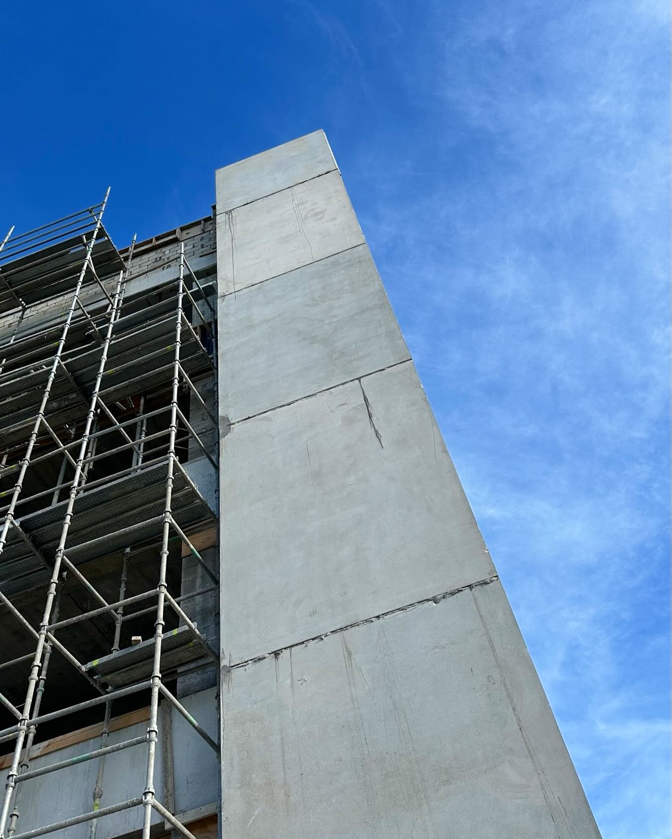 Going up! Can you guess which building? 🏗️👷♀️🦺
📷 @michellesambrano
#gsabarbados
#barbados
#commercialdesign
#prefabricated