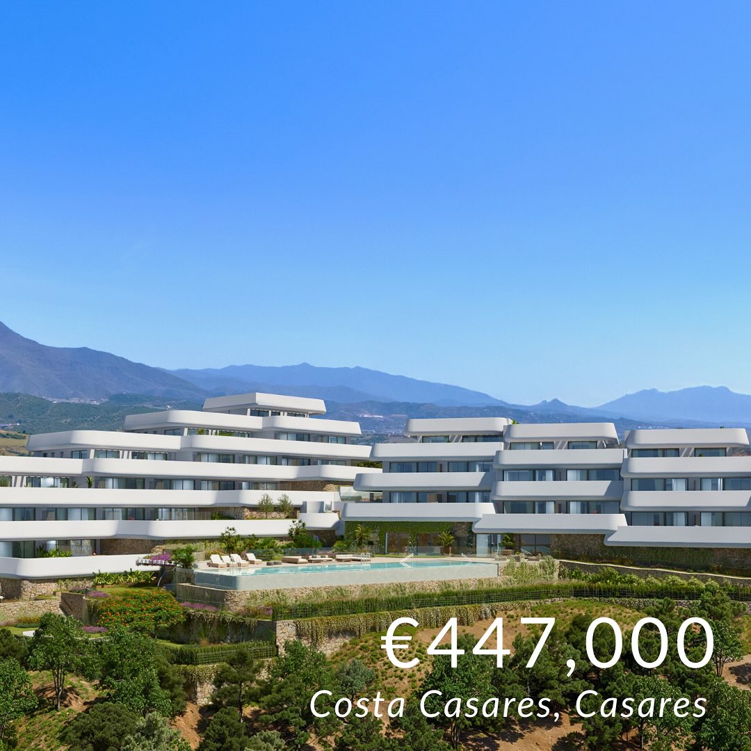 Luxury new build urbanisation in Casares Playa, only a 2 minute drive to the beach
Completion date: Q1 2028
Facilities inside the complex (for owners only) are: gym, swimming pool, and co-working space
All apartments & penthouses have 3 bedrooms and 2 bathrooms
2 minute drive to the beach, and a 5 minute drive to many supermarkets and all amenities
A fantastic opportunity for own use, investment, or holiday rental