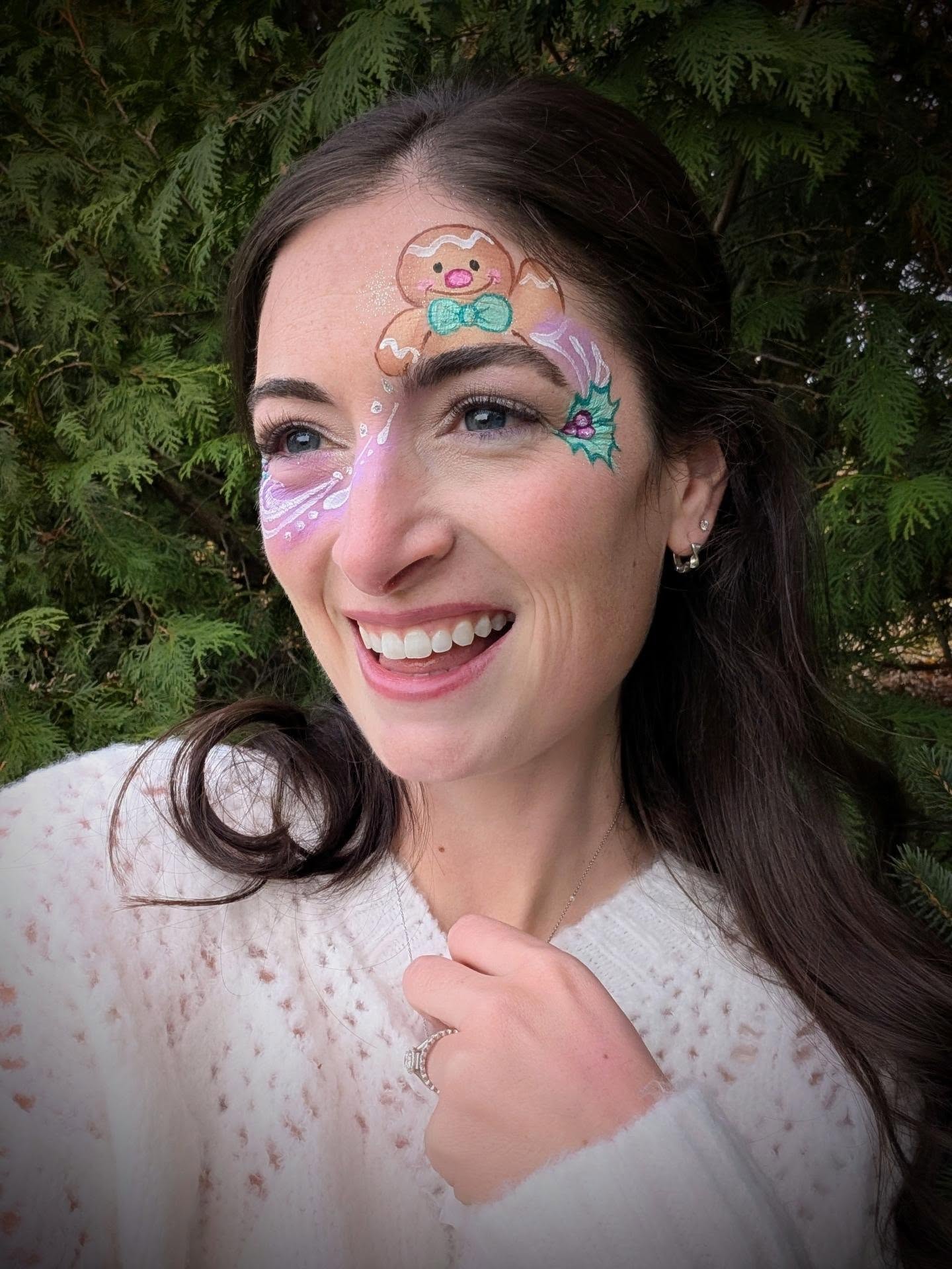 β¨βοΈπͺ HOLIDAYS πͺβοΈβ¨
It's starting to feel a little like the holidays! Huge shout-out to @lodieup.facepainter for this design - love her! Bisous Γlodie!
#facepaintchristmas #facepaintgingerbreadman #facepaintmke #SlingerWI #christmas #milwaukeefacepaint