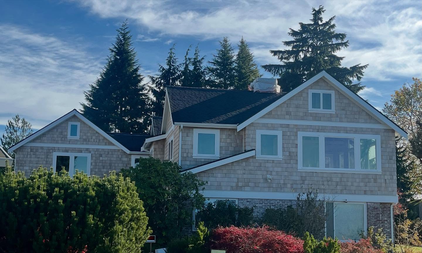 Major updates to this beautiful West Seattle remodel. Semitransparent stain on clear cedar shingles - classic and timeless design.
#seattlecontractor #residentialremodeling #pnwbuilder #crafstmanship #smallbusiness #seattle #westseattle