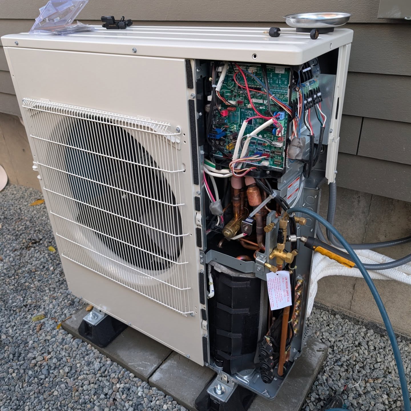 Happy to have the @ecosparkheatpumps crew out to start charging and firing up these sexy Mitsubishi heat pumps!
On this SFR + DADU project we have three 1:1 units and one 3:1 "multi split" system. We like to use 1:1 system whenever possible for better efficiency and turn down. In this case our HVAC designers @energyvanguard advised the multizone unit would still work well.
#highperformancehomes #hvac #highperformancebuilding #greenbuilding