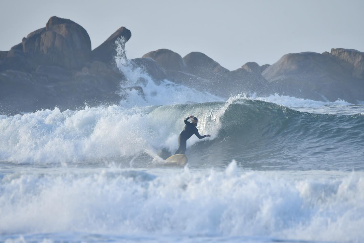Bottom turn Wednesday… while we wait for the skies to clear and the ocean to settle into a gentle mood we dream again of bottom turns at our home break. Recap of an early November session with crewman @vasco290678 sliding the @wavegliders 9’0 Space Pin single fin into pole position while crewman @__ricardocarvalho__ handles the inside heavy reform with his trusty 7’6 @joshhallsurfboards panacea egg 2+1. Thanks for the photos @joseph_garage_photography ⚡️⚡️⚡️
#surfclub #surfboardclub #surfingwithfriends #surfporto #surfportugal #wavegliders #wavegliderssurfboards #joshhallsurfboards #singlefin #glidersurfboards #eggsurfboard #surfboard #surfphotography #surfphotographer #praiainternacionaldoporto