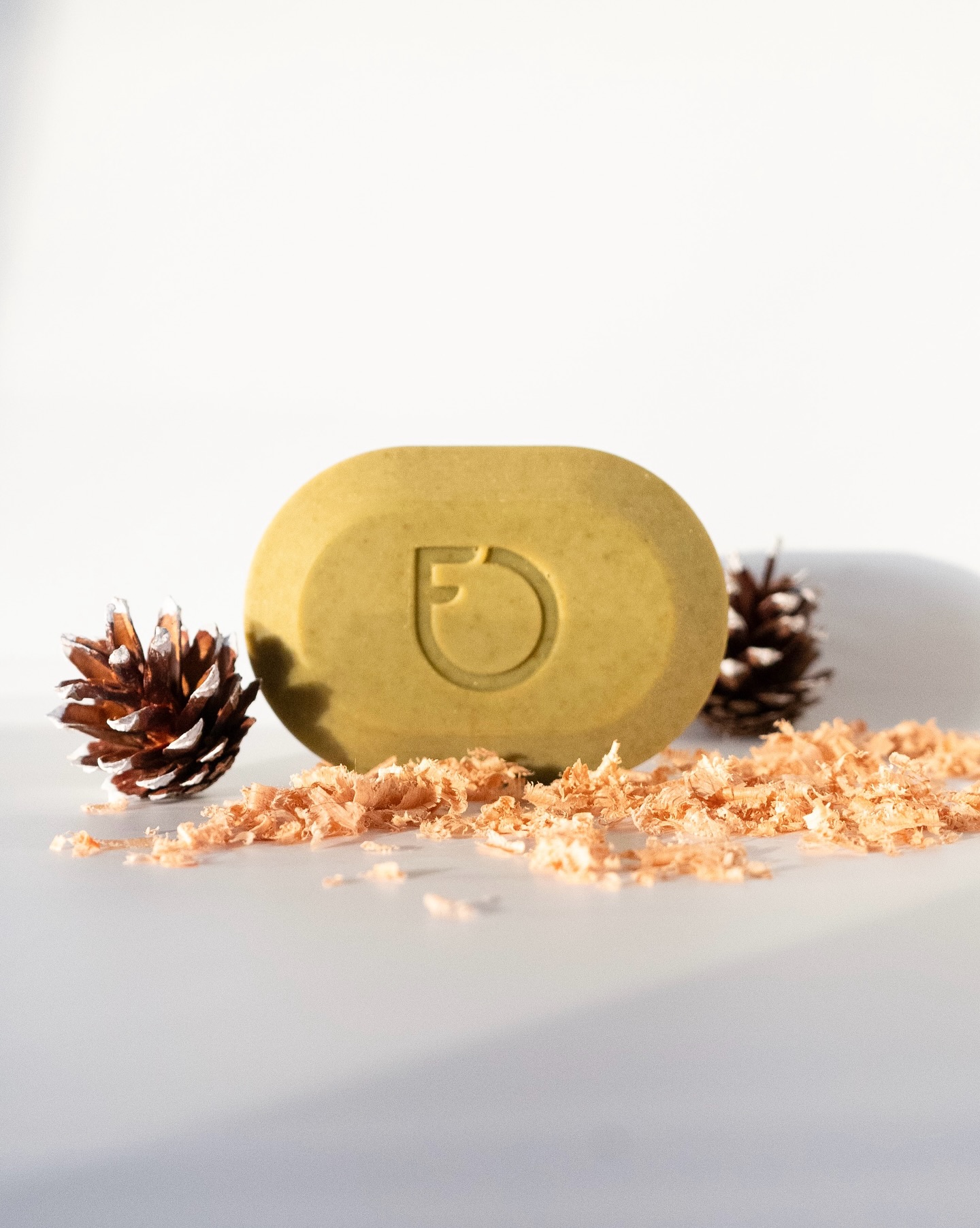 Forest Fresh 🪵🍁🌲
Experience our Woodland Whisper Soap 🫧
A combination of cedarwood, pine and juniper bringing that clean, fresh-air feeling straight to your shower 🚿