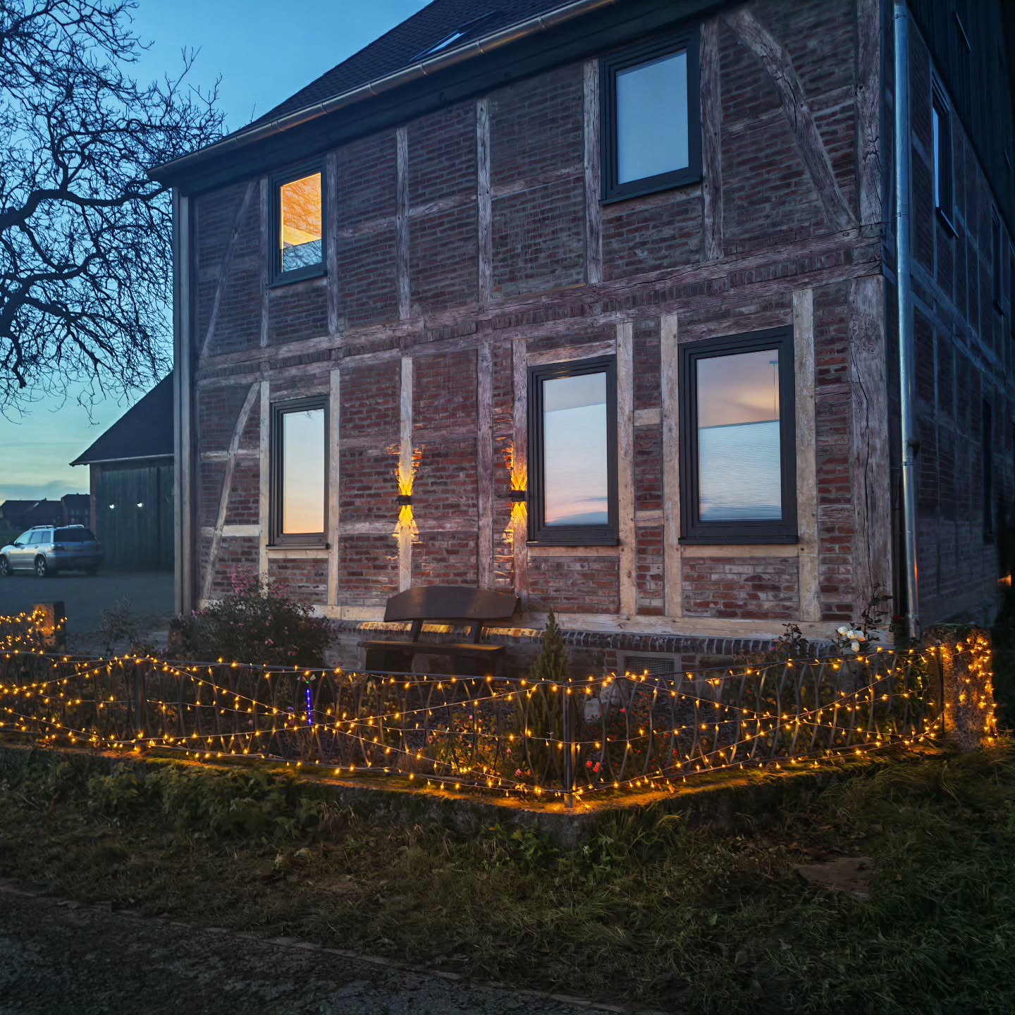 Die dunkle Vorweihnachtszeit wird etwas aufgehellt . .