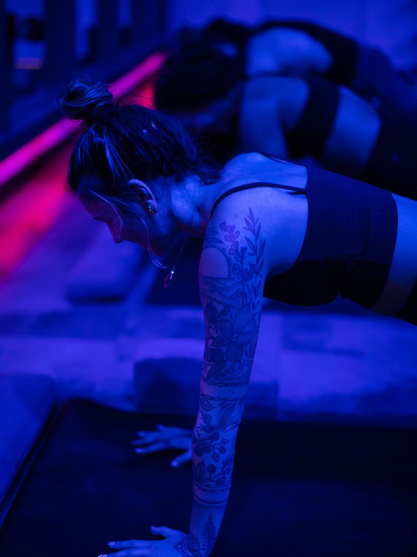 5 reasons we use Blue Light ⬇️
1. Promotes calm and focus
2. Reduces stress
3. Enhances mindfulness
4. Supports emotional balance
5. Deepens relaxation
New here? Each of our classes is enhanced with light therapy! Try a class, we are here 7 days a week!