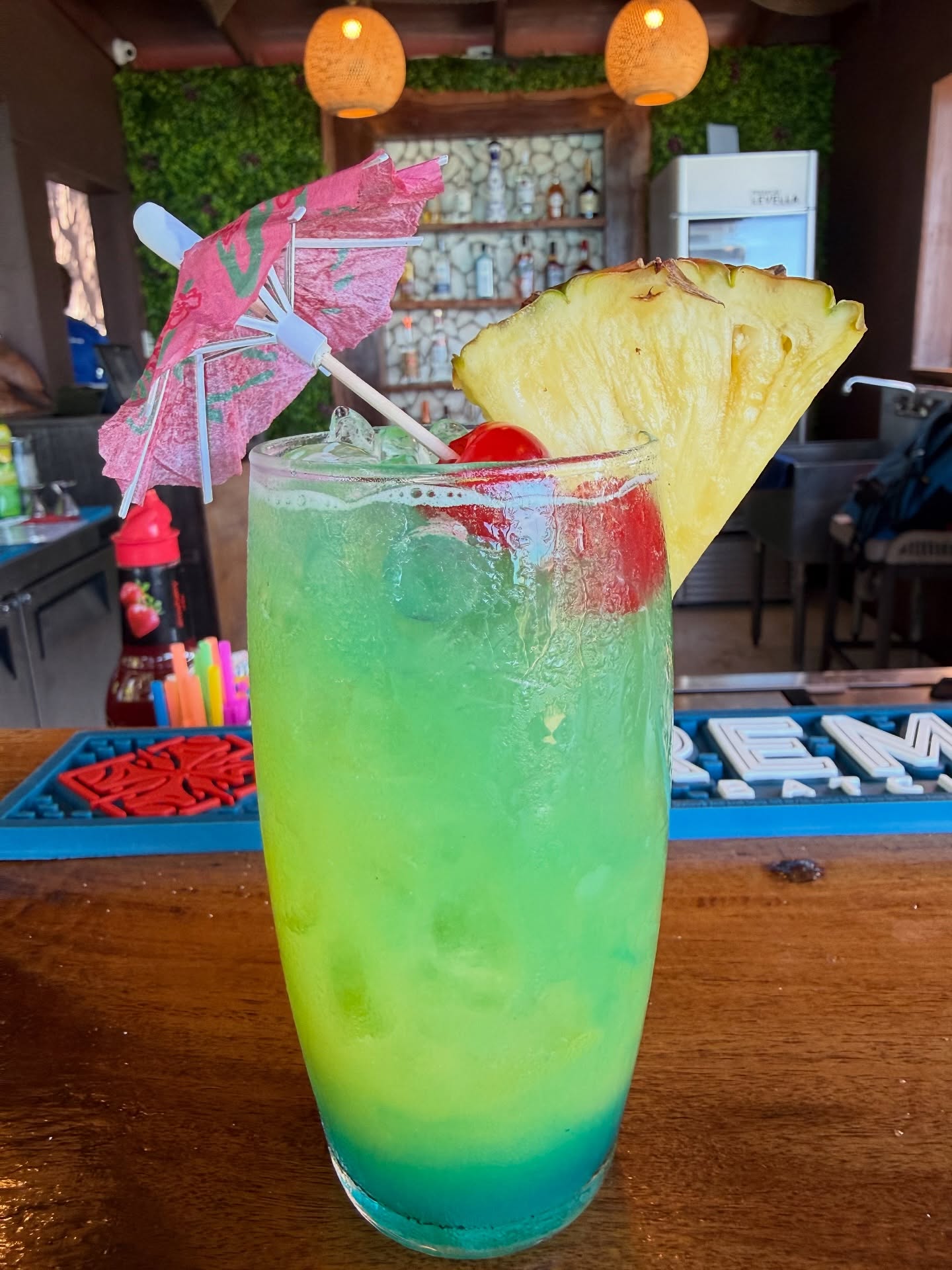 What SUNDAYZ were made for!❤️❤️ All roads lead to #007beachclub ‼️ 💃 🕺
#roseisland #swimmingpigs #bahamas #treehousebar #goodtimes #goodweather☀️😎