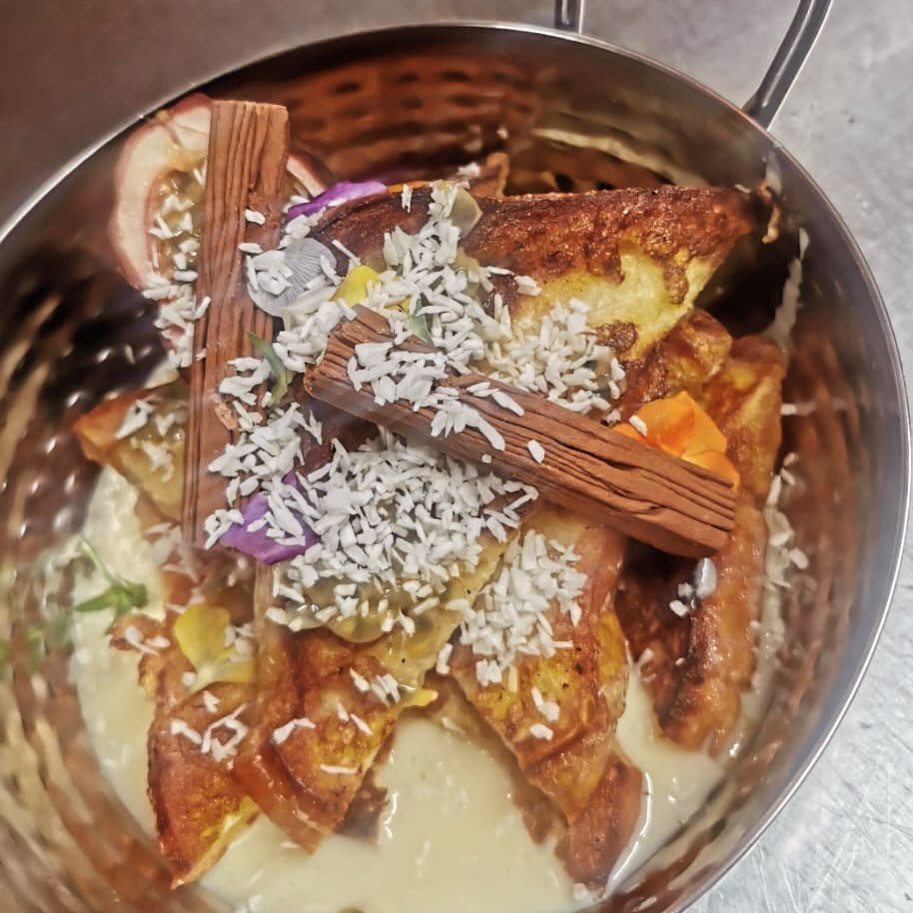 FRENCH TOAST
of the week
This weeks #ftotw from Chef Ben..
white choc custard
passion fruit
coconut
milk chocolate flake
.
#frenchtoast #longeaton #cleavercafe
.
@chef_benward 👨🍳