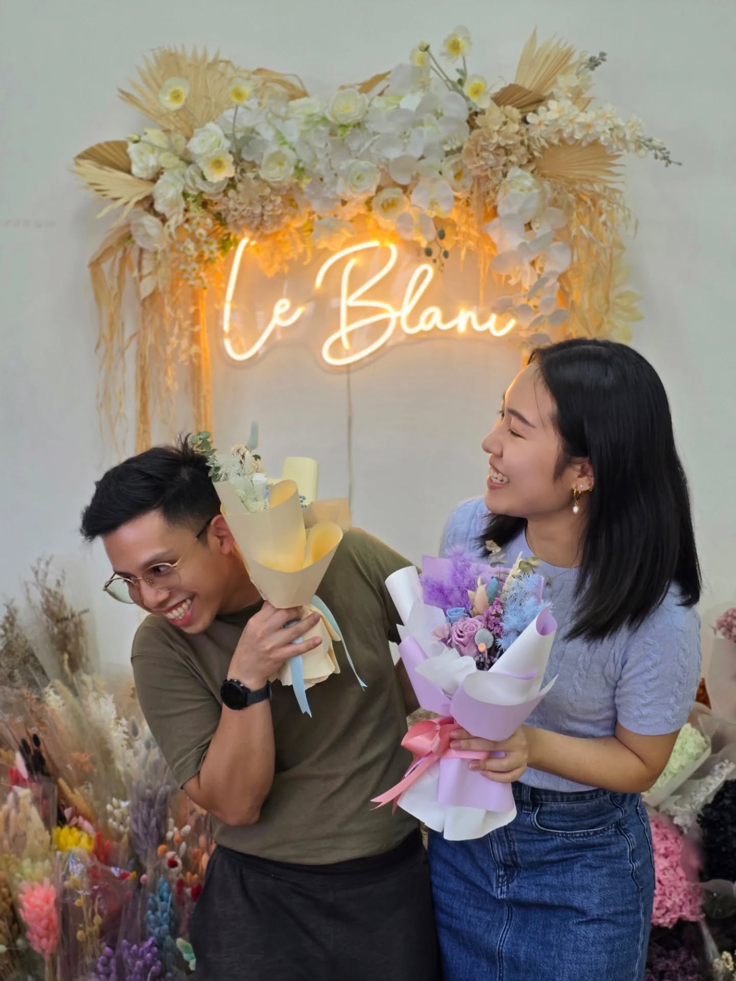 Petite Preserved Bouquet Workshop - 19 Oct
Join us in this beginner workshop and get tips and guides on how to prep the flowers, and wrapped it in Korean style petite size. You will head home with your own creation.
.
DM or whatsapp us @ 94232010 / 85717679 for more information
.
#leblancflorist #leblancfloristworkshop #flowerlesson #flowerbouquet #sgfloral #sgflowers #sgshopping #henspartysg #sgcrafters #sgflorist #workshopsg #sgworkshop #supportlocal #sgevents #craftedinsg #sgmakers #sgonlineflorist #flowerworkshopsg #花束 #網上花店 #花 #花店 #꽃 #韩式花艺 #花艺课程 #花艺