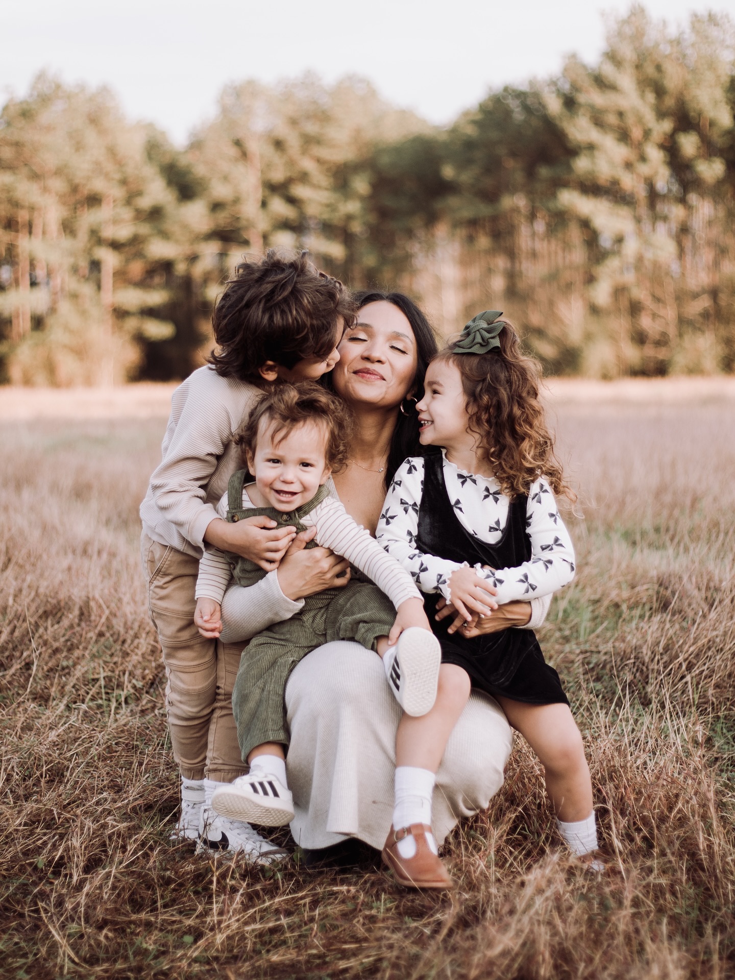 Surprise maternity announcement at one of my favorite outdoor locations in Houston 🤍
#houstonphotographer #maternityphotographer #houstonfamilyphotographer #maternityphotography #maternityannouncement #pregnancyannouncement #explore #familyphotoshoot