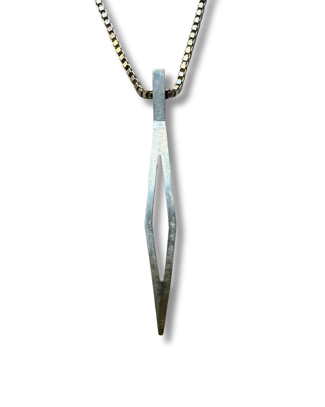 Visit us tomorrow for our annual @nycjewelryweek pop-up at Selima Optique, 7 Bond St. NYC. @bond07byselima.
✨
The Diamond Point Necklace is inspired by geometric shapes by Barton Rivera of Lynx Fine Jewelry. Learn more about this piece and shop at @space85jewelry
✨
Visit Barton in person at Selima Optique.
Event details:
📍 Selima Optique, 7 Bond St., NYC
🗓 November 17-21, 12-7 pm
🍾 Reception: November 19, 4-7 pm
.
.
.
.
#space85jewelry #selimaoptique #nycjewelry #handcraftedinnewyork #heirloomjewelry