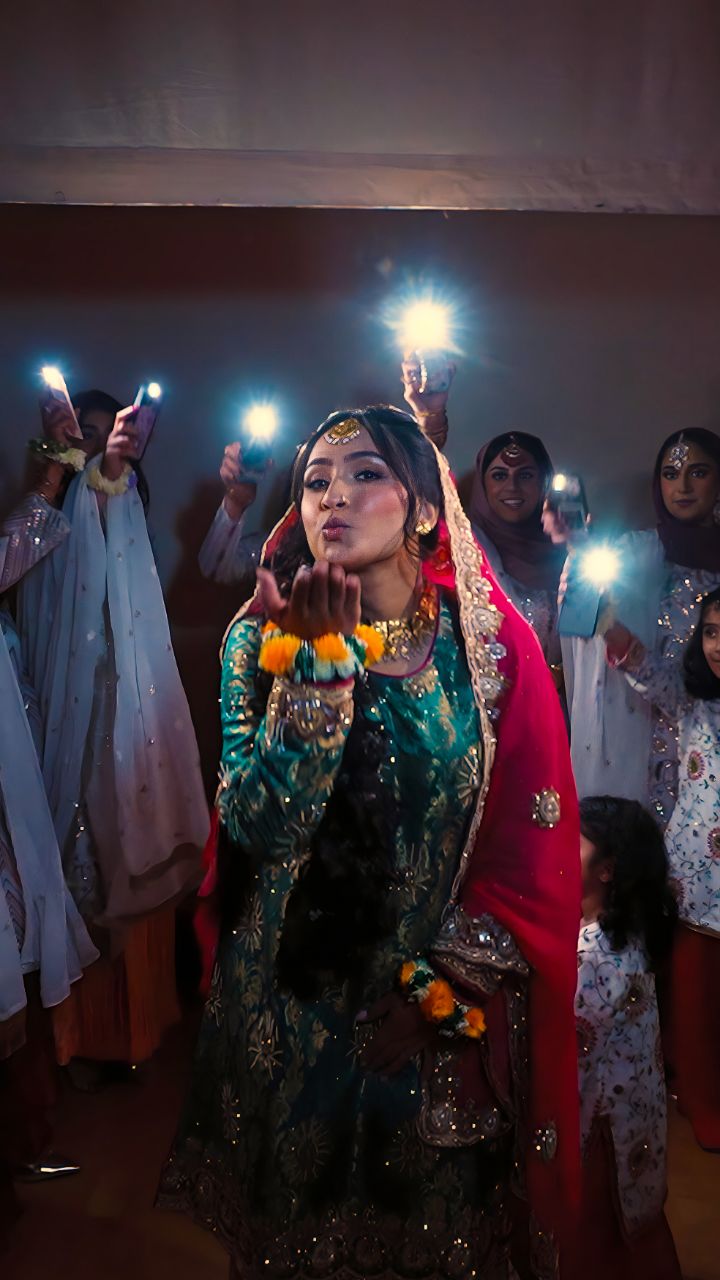 "Bride gang"
Photography @creativecapturesuk
Cinematography @creativecapturesuk
Hair and Makeup @makeupbynadia
Stage and decor @hassansaffron @saffroneventsuk
#photography #igers #photooftheday #picoftheday #photographylife #photographs #instareels #instagood #instadaily #bridalmakeup #bridaldress #bridalinspiration #weddingphotography #weddingcinematography #pakistanibride #pakistanistreetstyle #2024 #bride #groom #pakistanifashion #mehndi #weddingmakeup #jewellery #portait #couple #wedding #reels #mehndi
