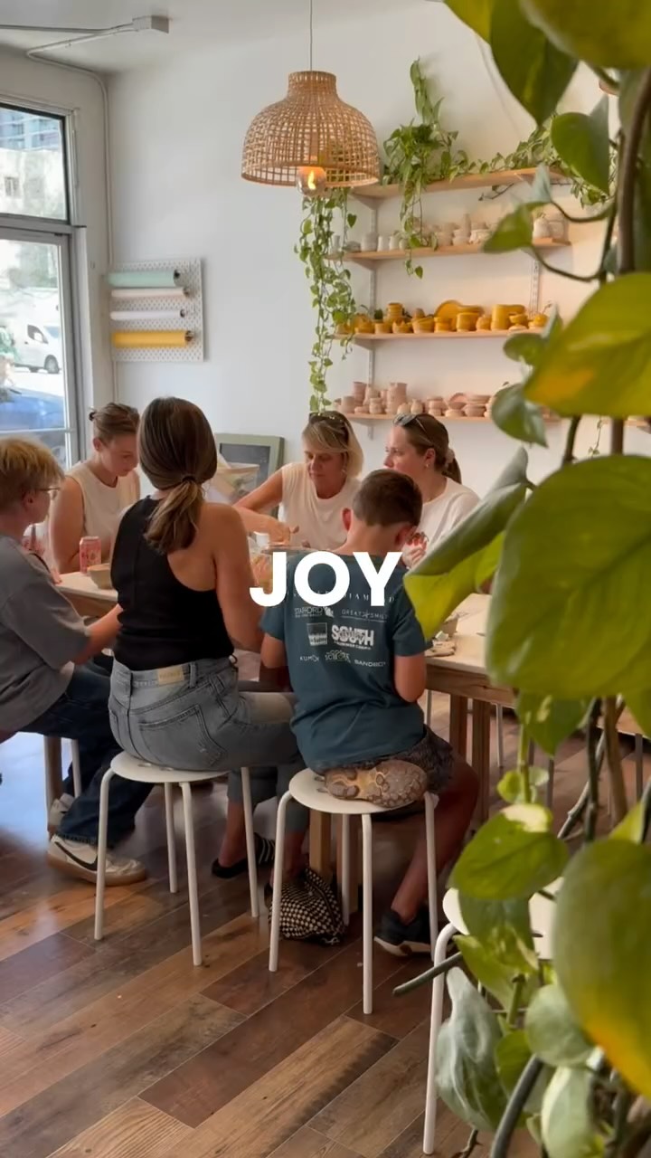 This year’s gift theme: cozy, creative, and a little messy! ✨🎁
For the ones who collect experiences, not things... well, except for maybe a handmade piece of pottery!
Book a session or shop gift cards this holiday season!
Link in bio!
📷: lots of clips from the talented @tdevynn
•
•
•
San Diego small business | holiday gift ideas | support local San Diego | pottery classes San Diego
#sandiego #sandiegosmallbusiness #shoplocalshopsmall #thingstodoinsandiego #potterystudio #potteryclasses