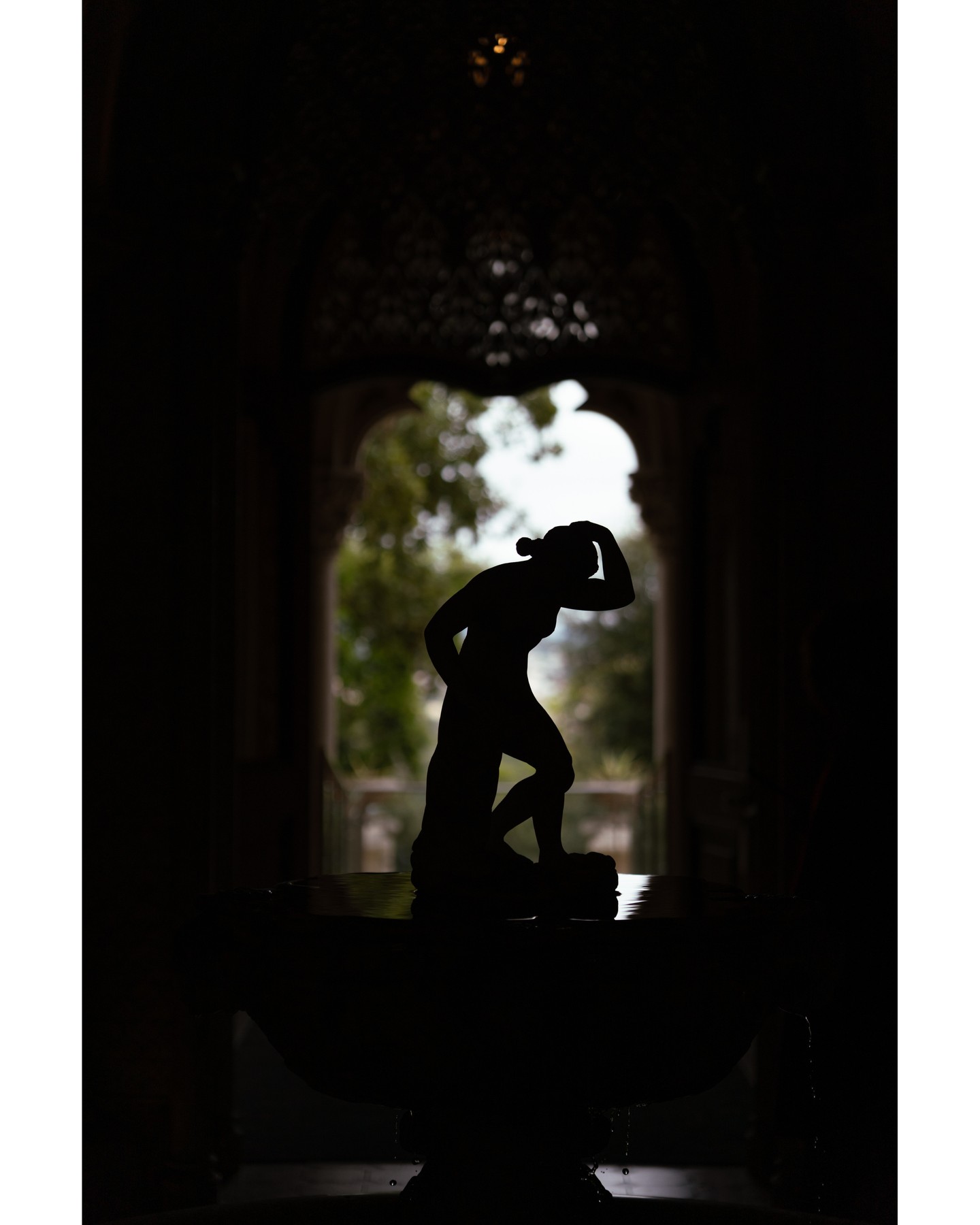 🌿👀📸 CONCURSO DE FOTOGRAFIA InstaHeritage - votação pública 🤳🏻
CONCORRENTE: Pedro Moreira
FOTOGRAFIA: “Reflexo do Trabalho”
04/10/2025, Parque e Palácio de Monserrate
A participação de @_moreirao95_ é o resultado da incursão pelo Parque e Palácio de Monserrate, durante as Masterclasses InstaHeritage Sintra PH30, que desafiaram jovens a descobrirem e revelarem, através da sua lente, a riqueza do Património Cultural e Natural de Sintra!
É agora a altura de partilhar e valorizar o incrível talento presente nos trabalhos apresentados a concurso. Participe na votação pública e ajude-nos a eleger as favoritas do público!
A votação é feita com "gostos/likes" em imagens finalistas, que encontram em @sintraph30, Instagram oficial do projeto, em colaboração com os concorrentes.
Descubra as 10 fotografias finalistas no nosso feed, e vote nas suas favoritas com um like!
🚨Prazo limite da votação: 22H00 de dia 21 de novembro de 2025
Convidamos ainda todos a assistirem, no dia 6 de dezembro, à entrega dos prémios aos autores das três fotografias vencedoras, no magnífico Palácio Nacional de Sintra, durante a 🌿FESTA SINTRA PH30🌿!
#sintraph30 #InstaHeritage #patrimóniocultural #worldheritage #opatrimónioécool #30anos30ações #visitsintra #naturalheritage #Monserrate #concursodefotografia