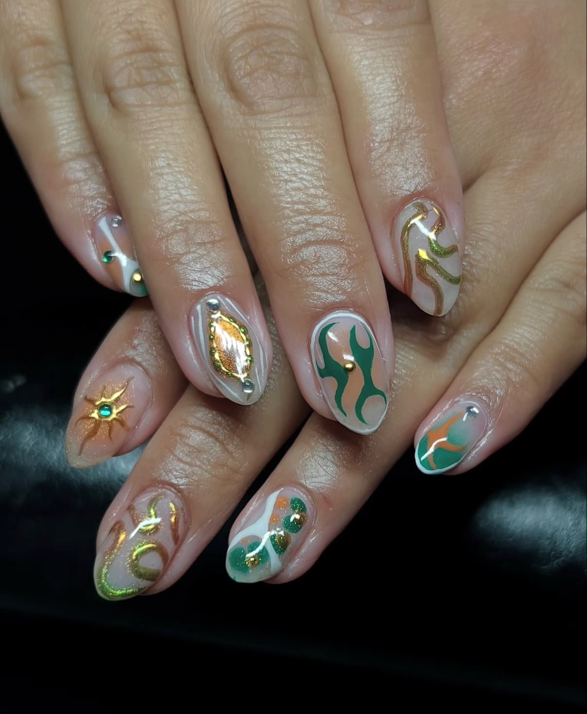 ✨Green and orange freestyle nail art by Sherese✨
#losangelesnailartist #nailart #losangelesnails #losangelesnailsalon #losangelesnailartist