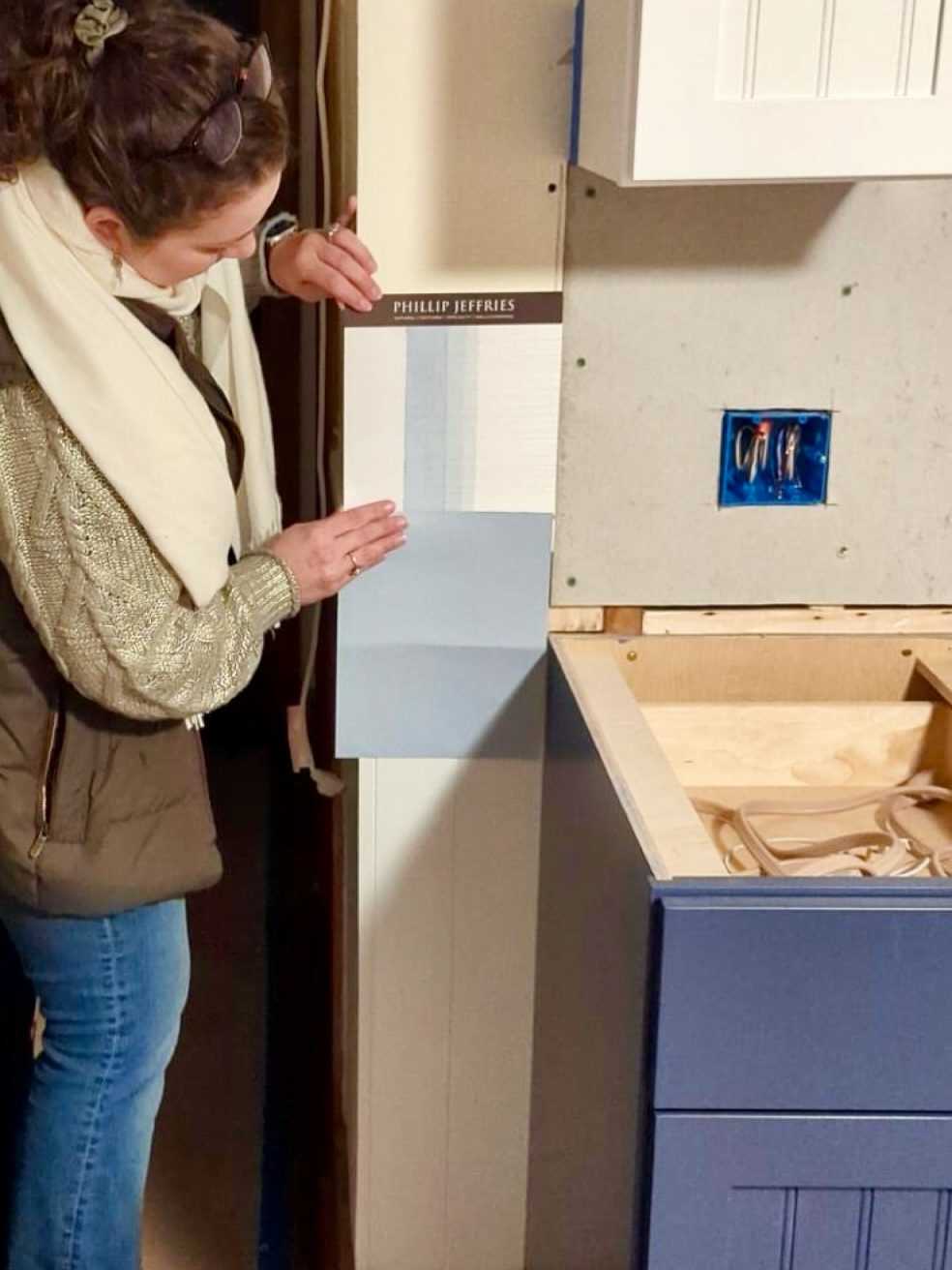 Windy Blue by @sherwinwilliams paired with Saint-Tropez wallcovering by @phillipjeffriesltd complement this adorably cheerful, colorful, coastal cottage kitchen, with duo tone cabinets in navy and white. 🤍🩵💙 Stay tuned for the finished product!
#riinteriordesigner
#cottagekitchen
#coastalkitchen