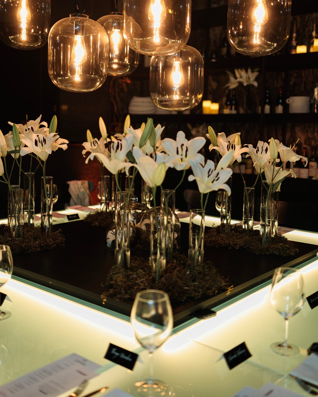 Uma noite para viver o design, as conexões e o prazer de estar à mesa.
O CasaHall recebeu profissionais do Design Club para o Get Together, uma noite inspirada por Helsinki: Europa do Norte em 5 tempos, realizada no espaço exclusivo La Table, do @le.poulet.rouge.
Sabores, textures e momentos pensados para despertar sensações.
Um encontro íntimo, onde cada detalhe encontrou seu lugar.