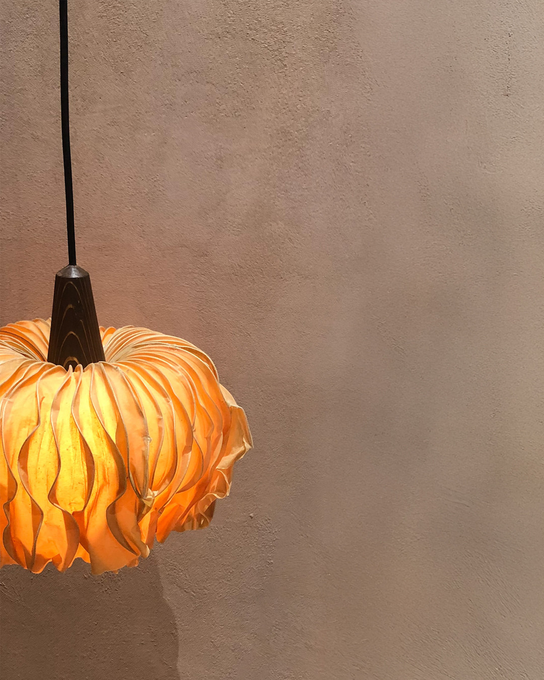 Introducing the Compass Tex Guest House.
A home away from home.
Thoughtfully designed beside our headquarters to offer the warmth and comfort of home, even while at work.
A space to unwind, connect, and feel at ease.
#CompassTex #compasstexpeople #FashionInnovation #TraditionMeetsModern #creative #PeopleBehindTheProduct #TextileCraftsmanship #TrustedPartners #HumanTouch #TextileTeamwork #FromPeopleForPeople #FacesOfProduction #TeamCompasstex #EmpoweringMakers #WorkersMatter #MadeWithHeart