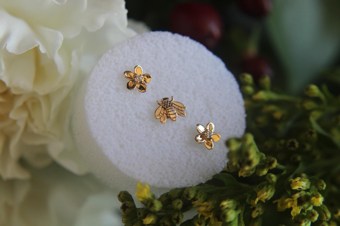 14k ✨🌸✨🐝✨🌸✨
#safepiercing #lifetimeguarantee💯 #bowlinggreenva #carolinecountyva