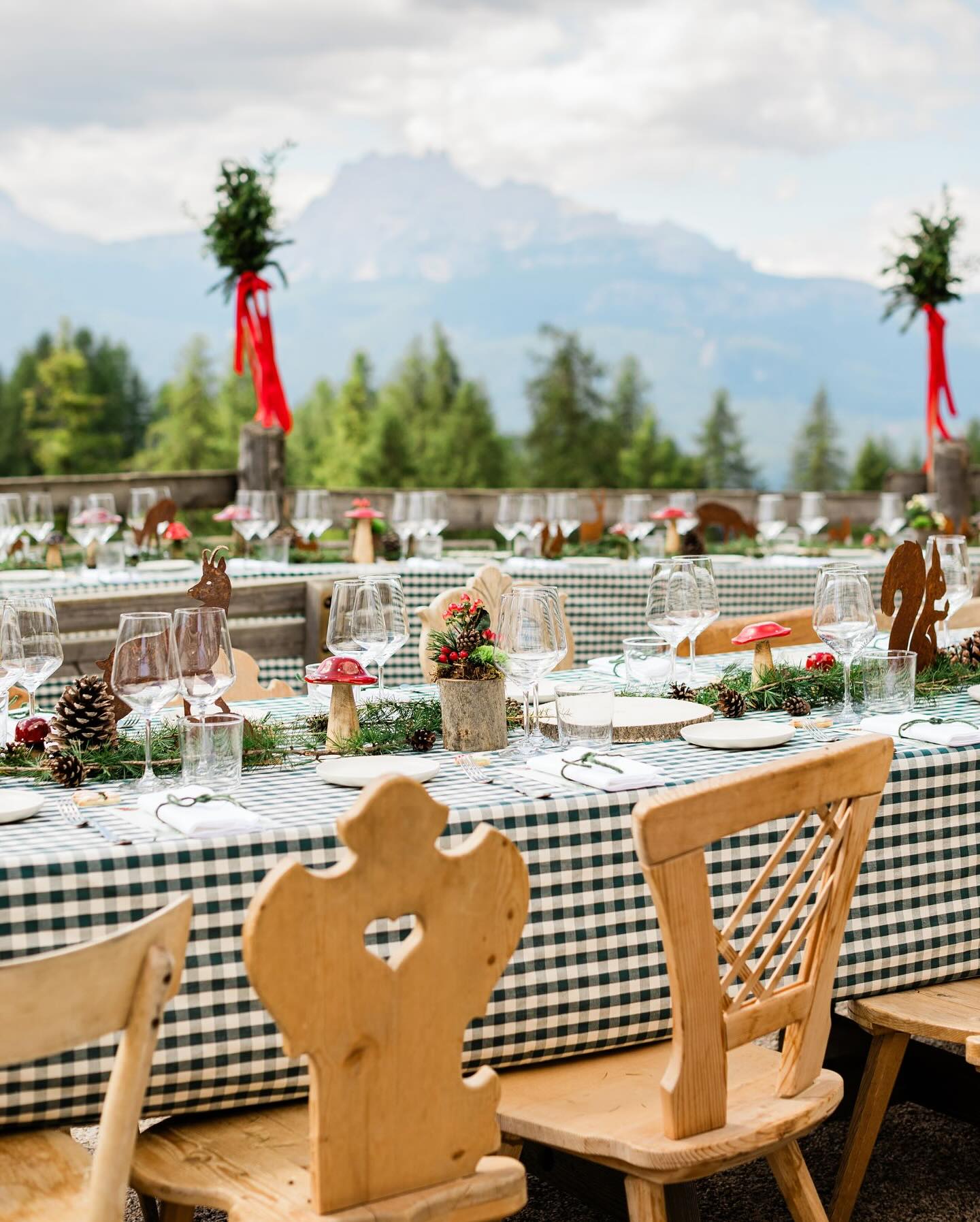 Private event ๐ธ
Event design @cortina_redsquirrel
Allestimenti @ampezzanfiori
Venue/food/drinks @elbritedelarieto
#eventphotographers #fotografocortina #fotografodolomiti #dolomitesphotographer #elbritedelarieto #cortinadolomiti #cortinadampezzo