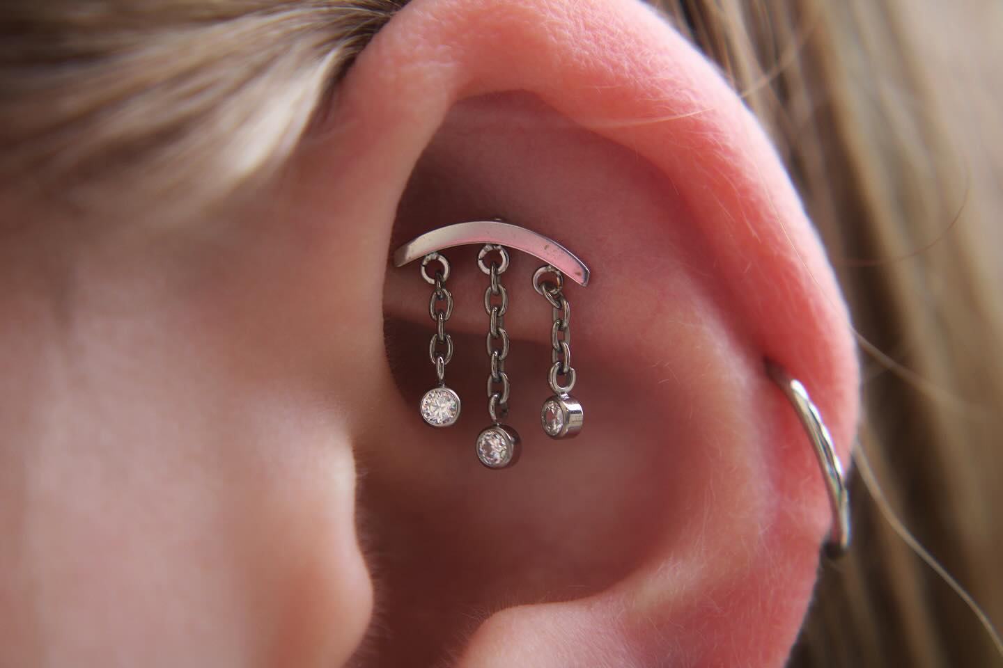 BFFS with super cool piercings faux rook and hidden helix with implant grade titanium “Austin” ends. You know great minds think alike! 🔥💯🤘🔥
#studio100bg #piercingbowlinggreen #safepiercing #legitbodyjewelry #lifetimeguaranteed #bowlinggreenva #carolinecountyva