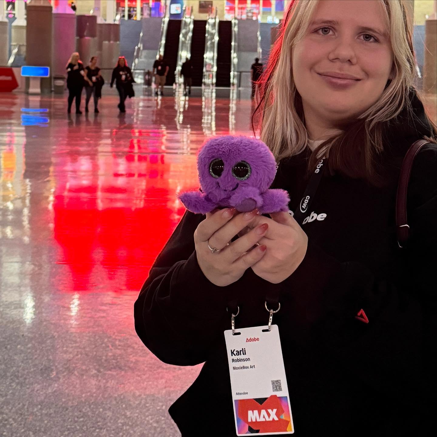 Have you met Splat yet? Our own artist, Karli is holding her friend Splat. Are you lucky enough to own one? He’s a great listener! He’s also a fun little paint splotch and his story is available on MoxieBoxArt.com (link in bio - Check out the TK Curriculum page). Learn all about him and some lucky followers will get splats of their own! Follow us, share this post and stay tuned for details!
#moxiebox #moxieboxart #splat #paintsplat #staytuned #iwantone #iwantonesobad #cute #kawaii #greeneyes #plushie #iwantaplushie #detailsmatter