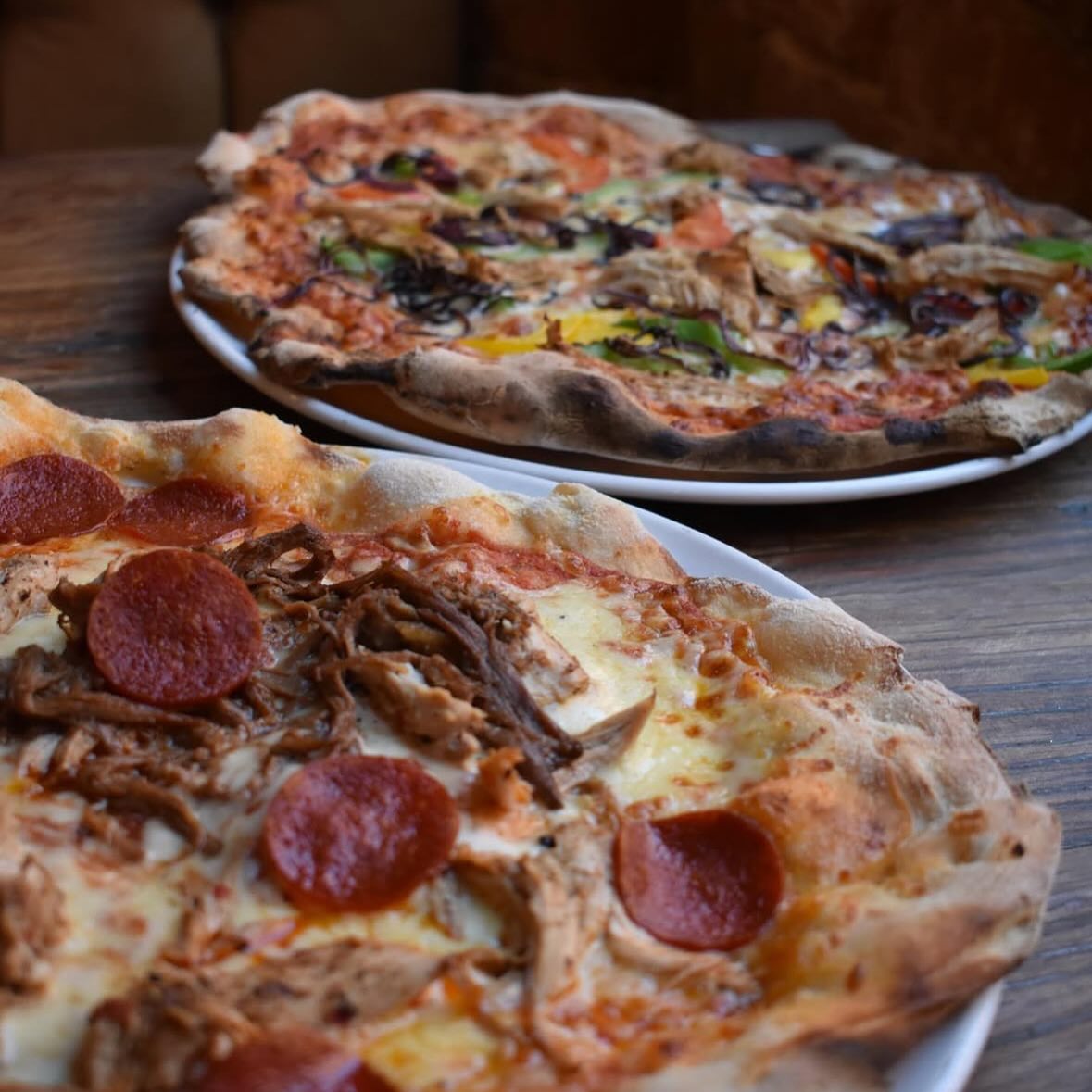 🍕 WEDNESDAY = PIZZA NIGHT 🍕
✨ 2 Pizzas + 2 Drinks (incl. pints, cider or wine) = £25
✨ Feast for 4 (incl. pints, cider or wine) = £49
✨ 2 for £12 Cocktails
✨ Freshly fired pizzas + sides worth leaving work early for.
Midweek treat? Sorted.
Tag your pizza partner 👉