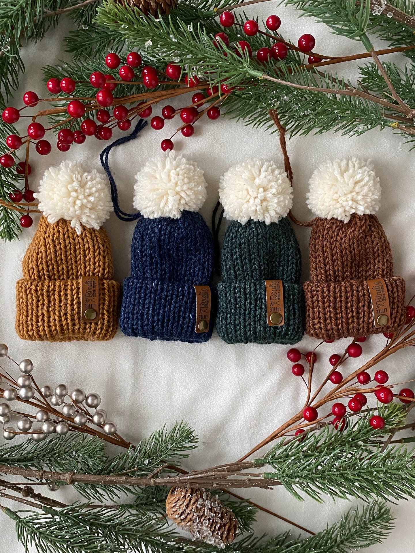 Just in time for our Holiday Sale on Nov 14-16, our knit hat ornaments are back!🎄
Shop them on the @littlebirdiedesign website or at our upcoming holiday markets:
@twincityfarmersmarket
@720_holidaymarket_ohio
@hudsonlandsberg
#knithat #knitornaments #holidays #knittersofinstagram #holidaydecor #makersofinstagram #holidaymarket #ohiomade